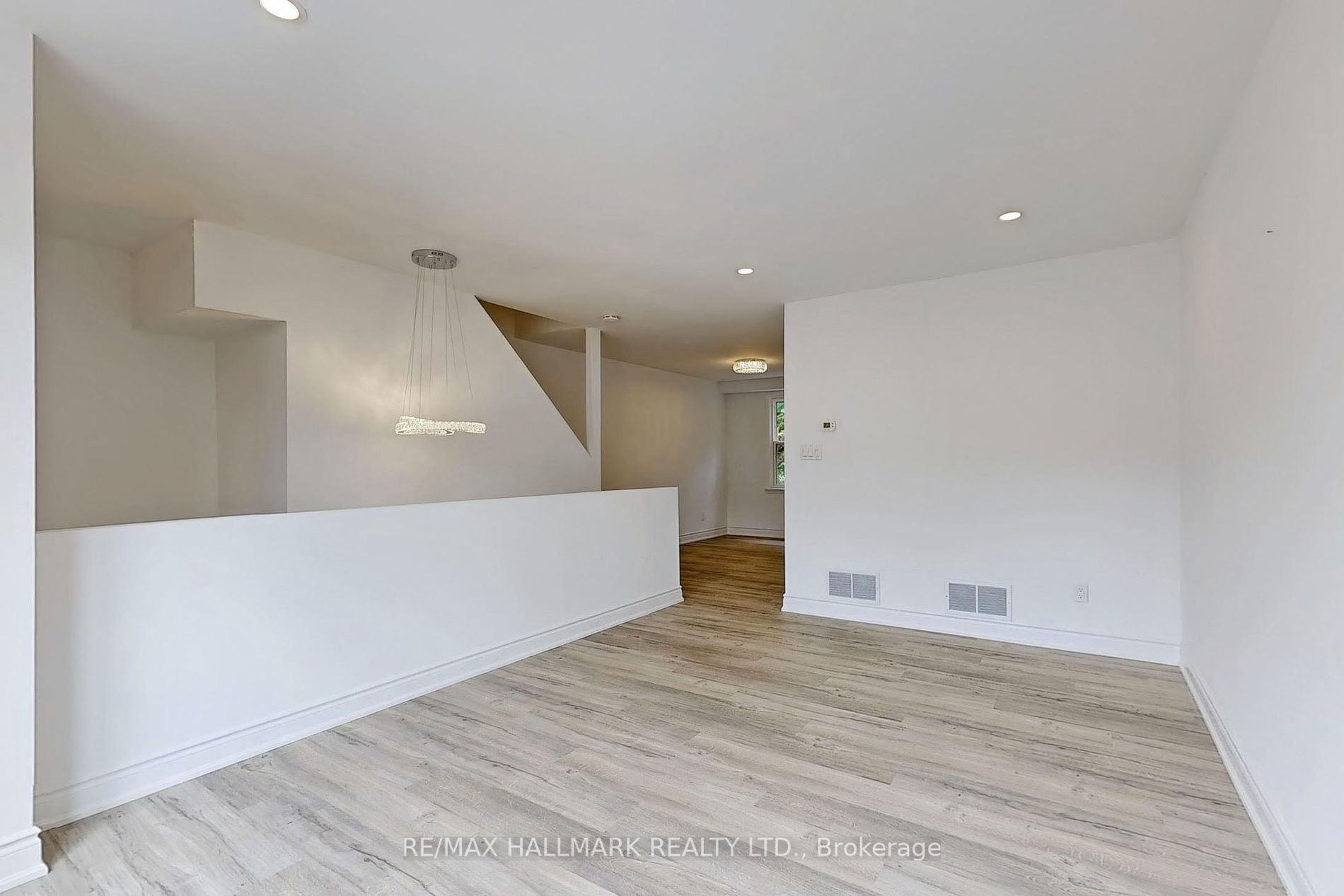 1672 John St, #10