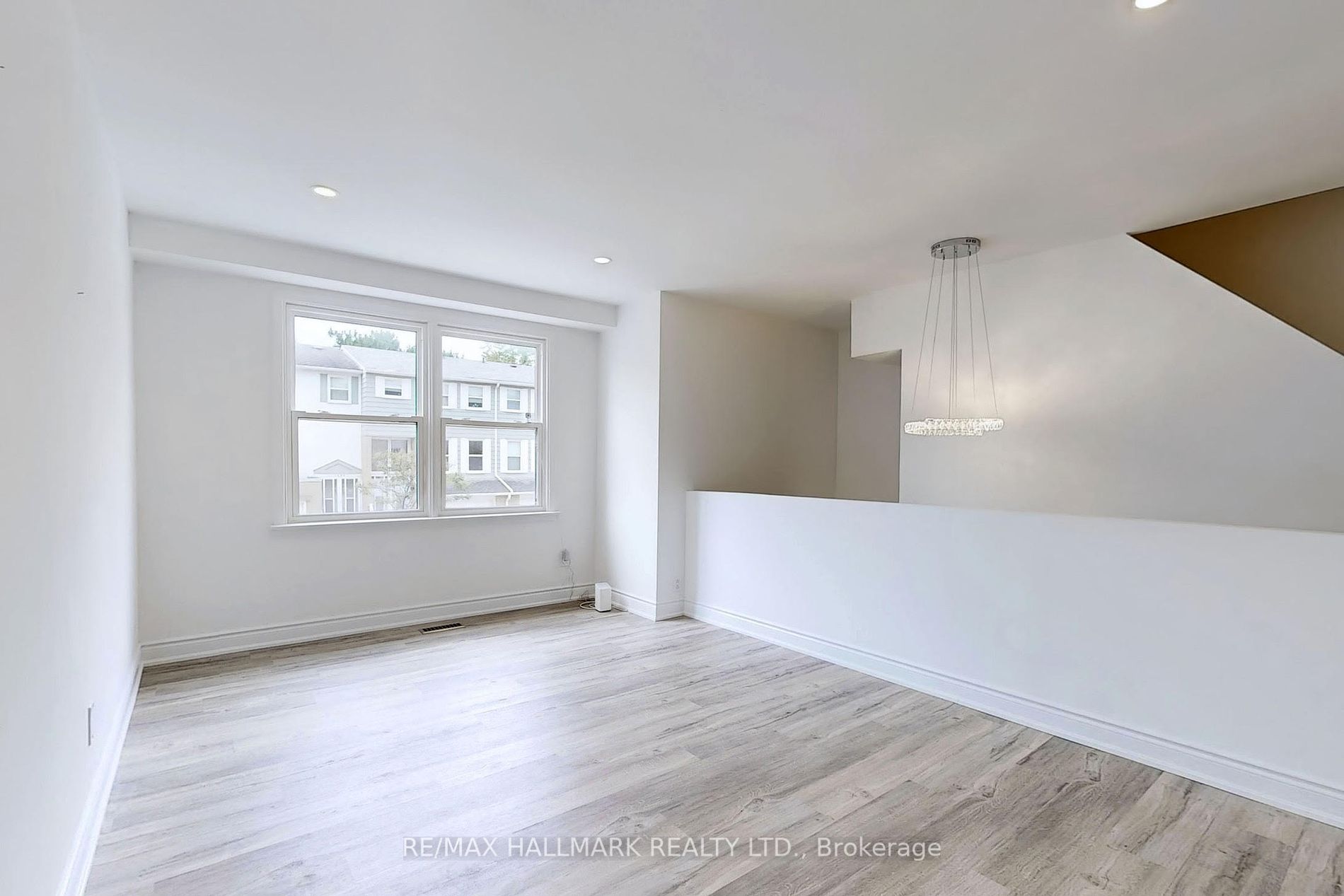 1672 John St, #10