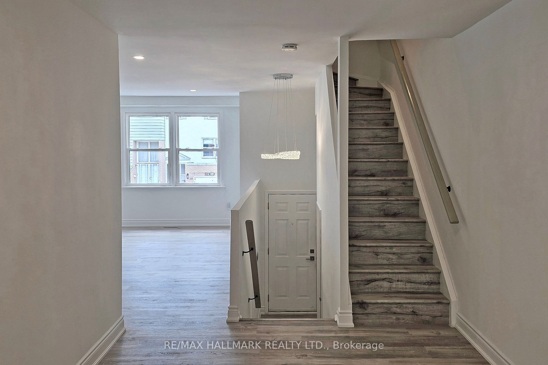 1672 John St, #10