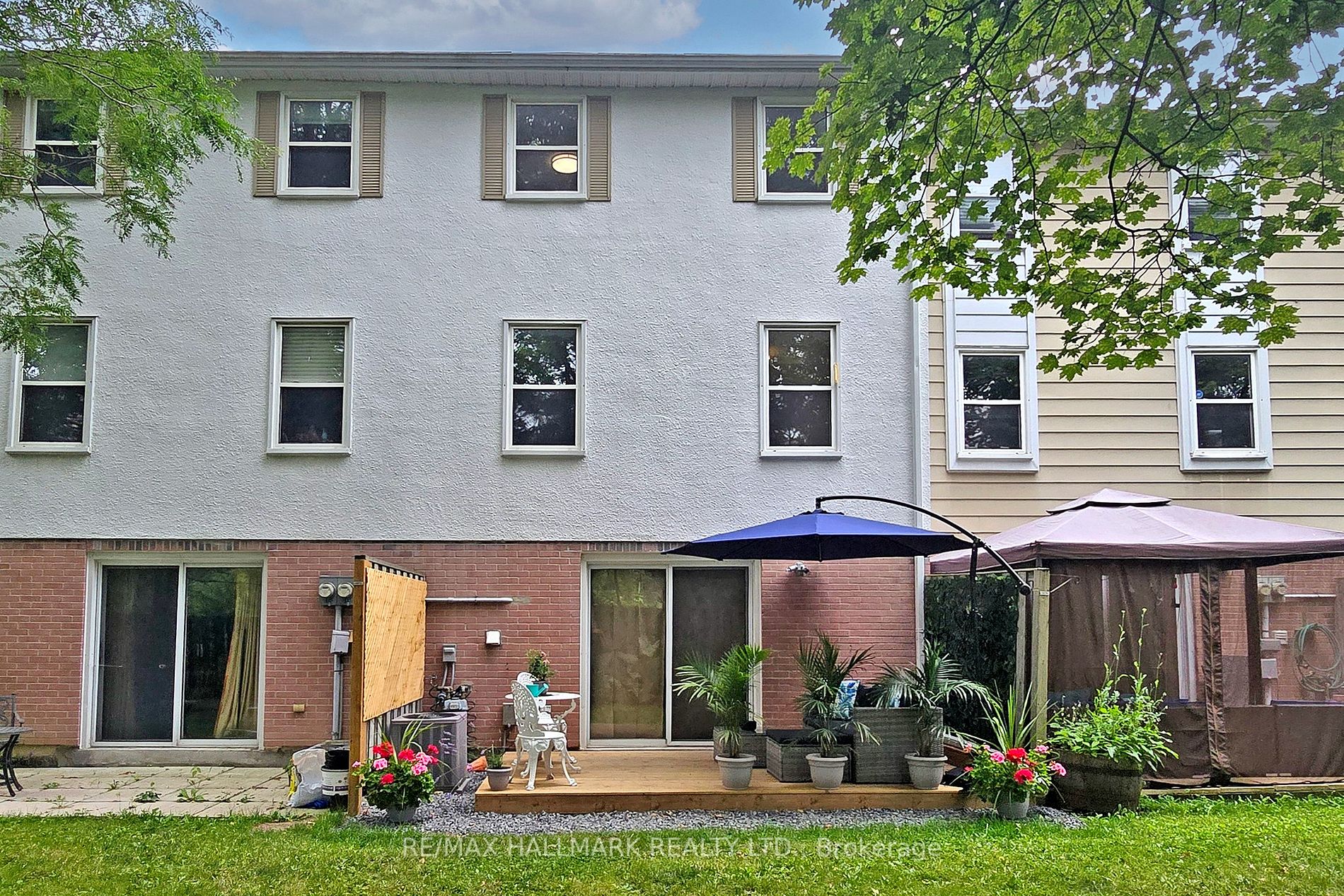 1672 John St, #10