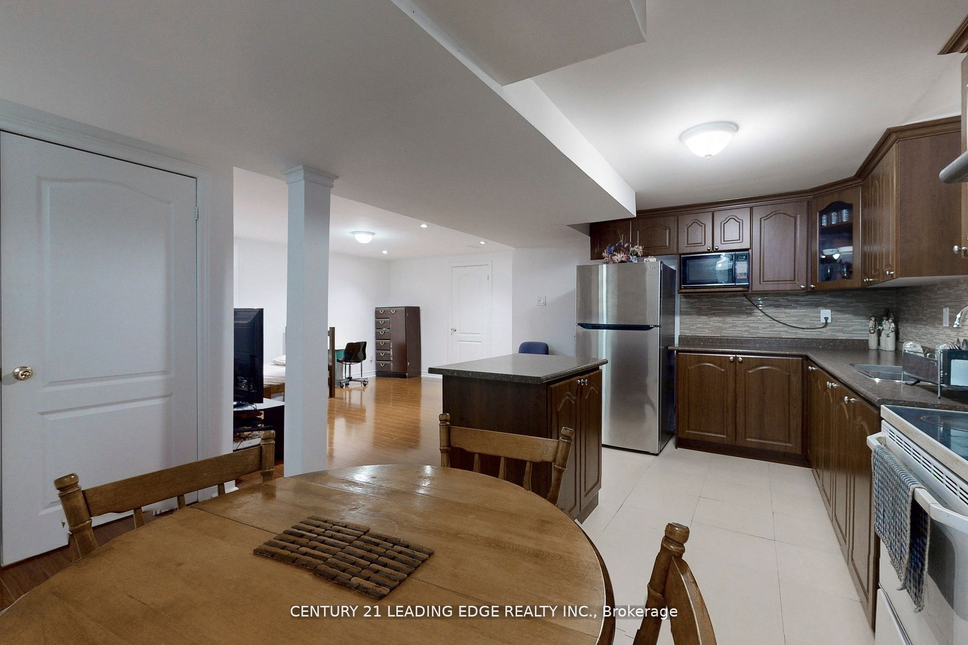 563 Highglen Ave