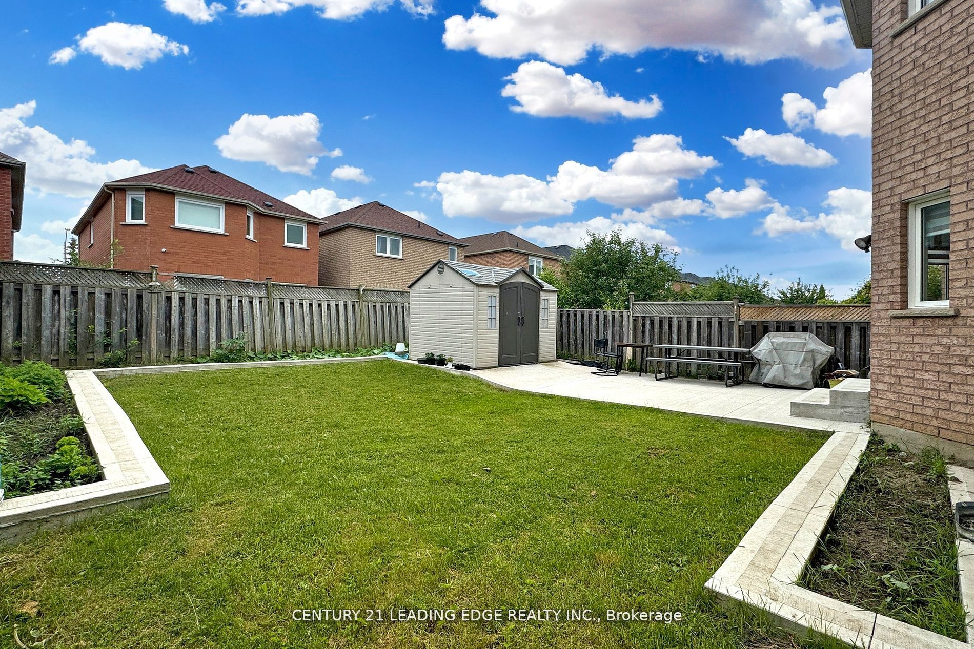 563 Highglen Ave