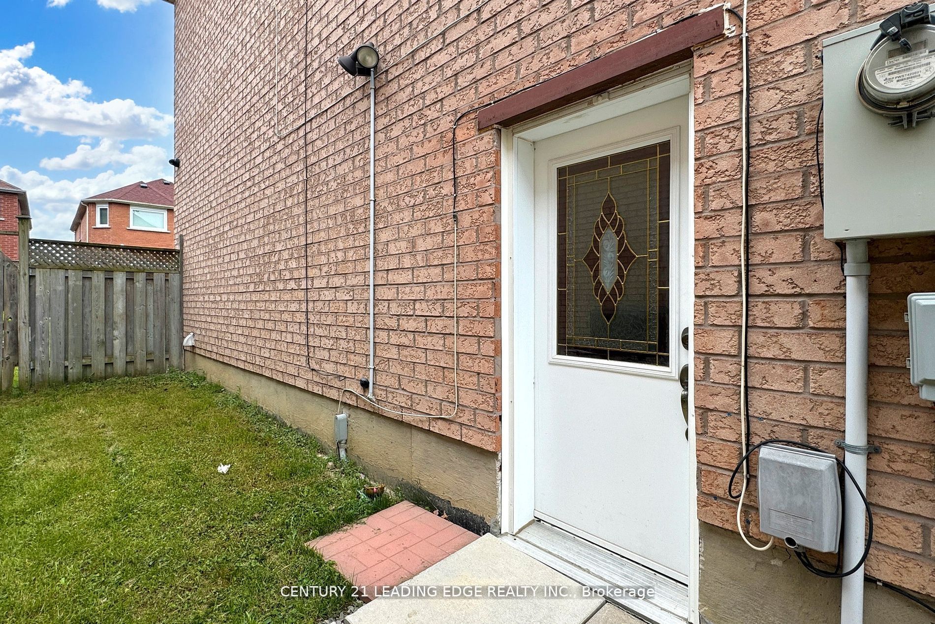 563 Highglen Ave