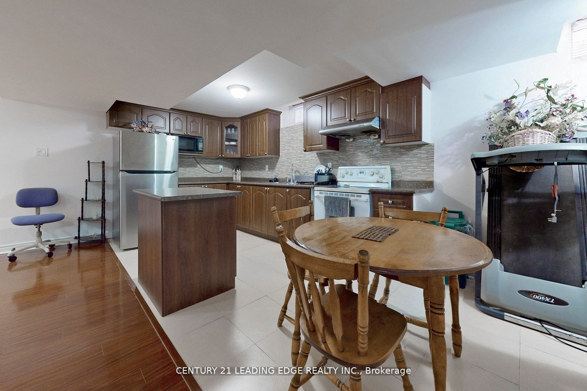 563 Highglen Ave
