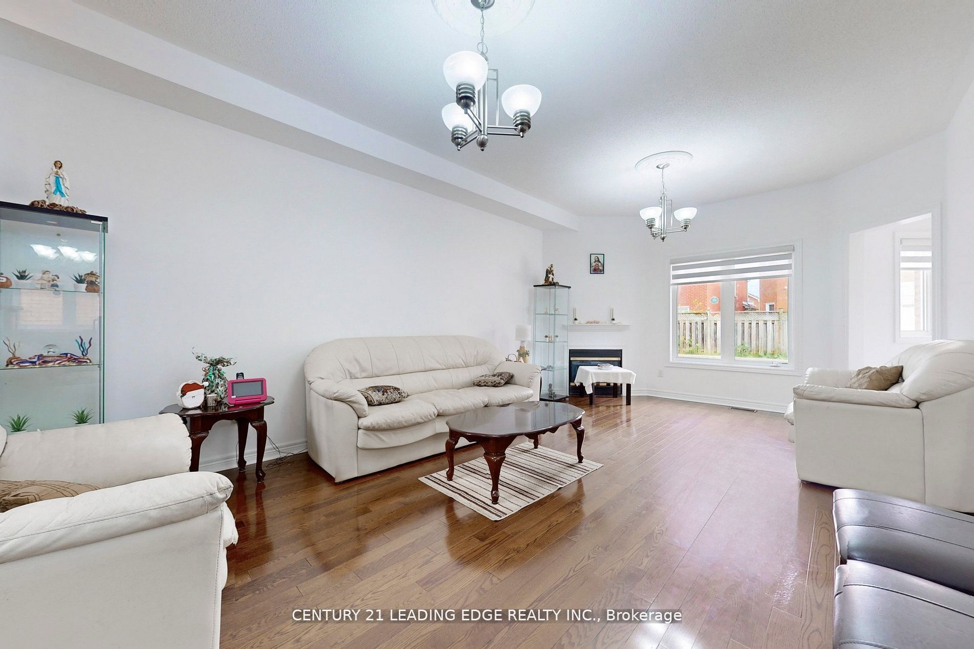 563 Highglen Ave