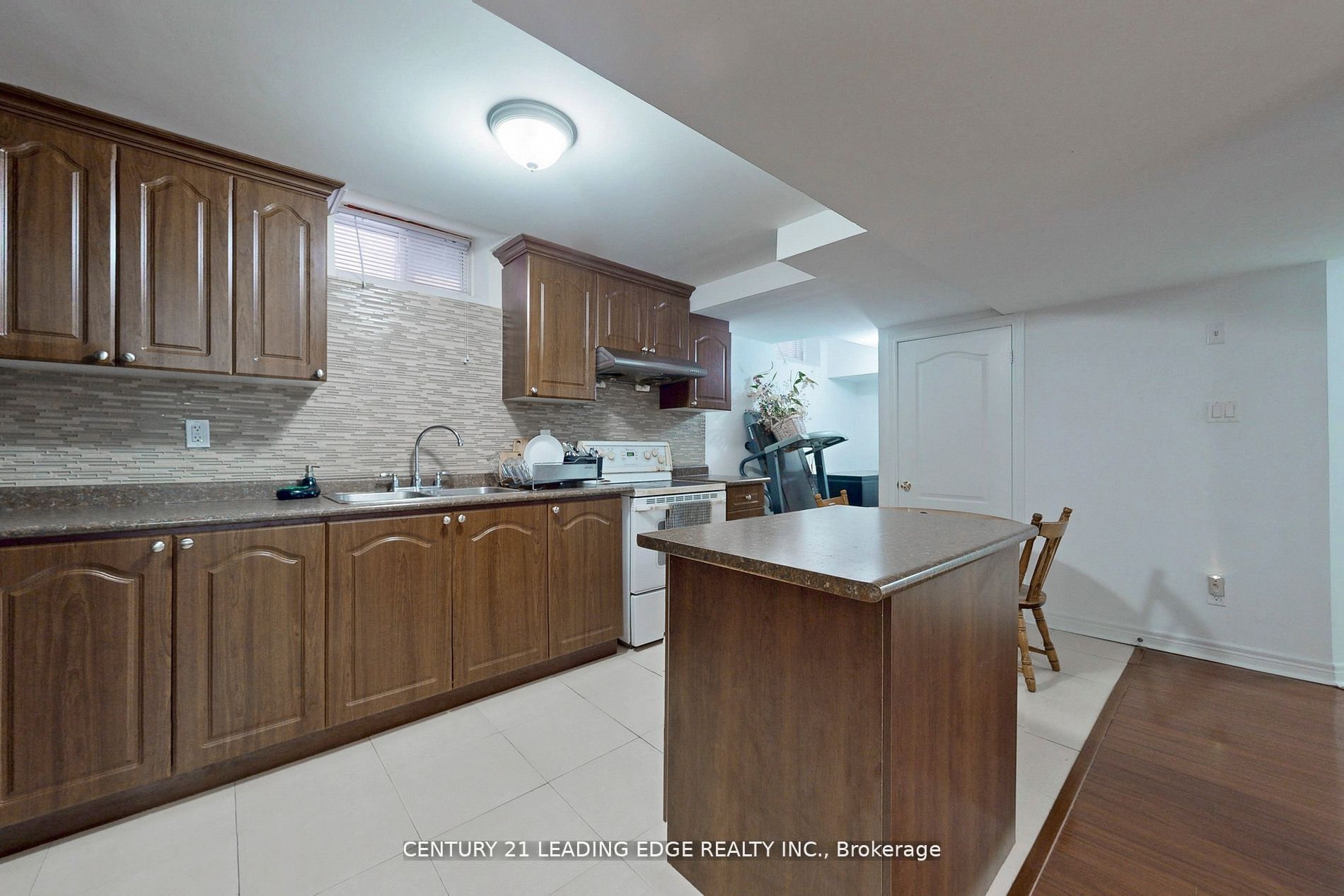 563 Highglen Ave