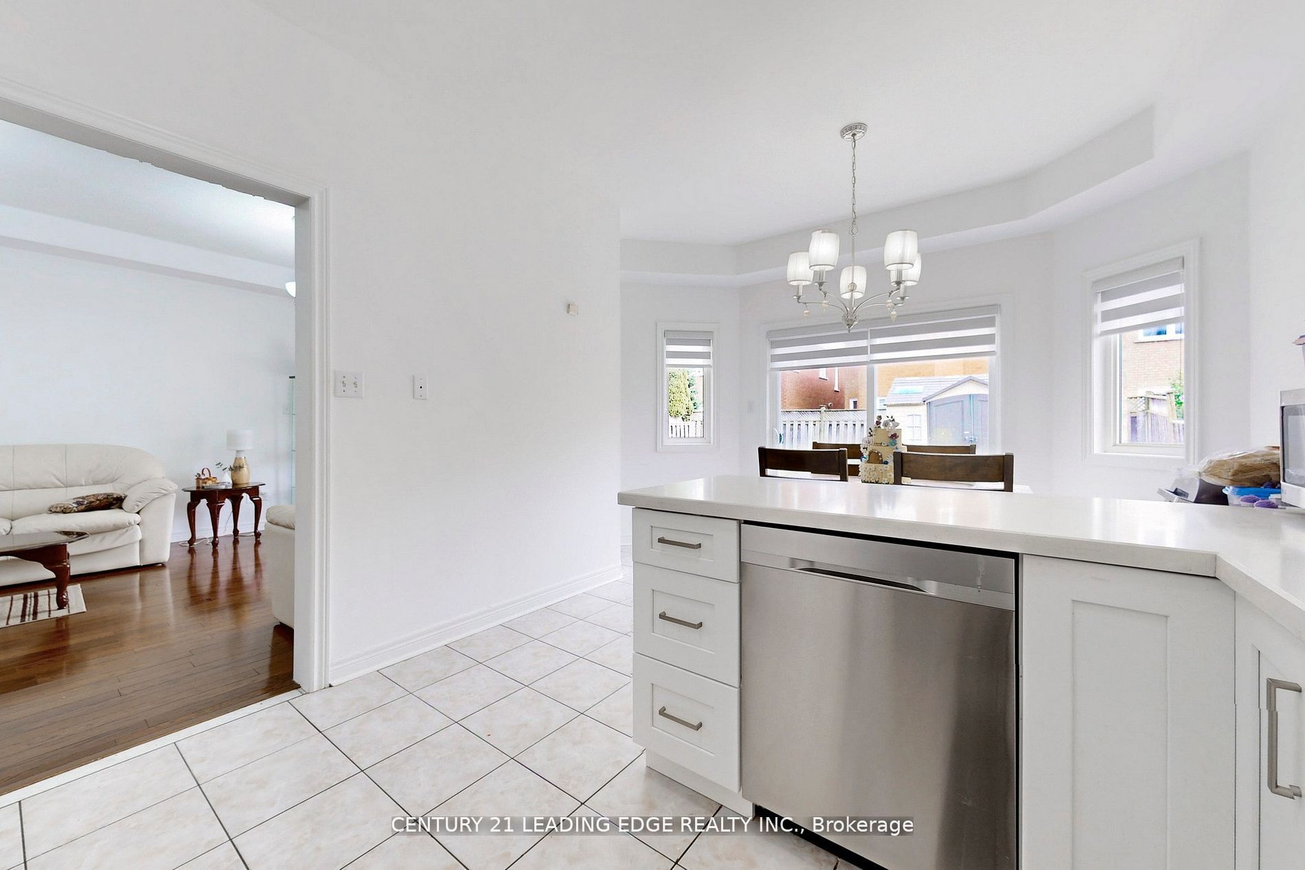 563 Highglen Ave