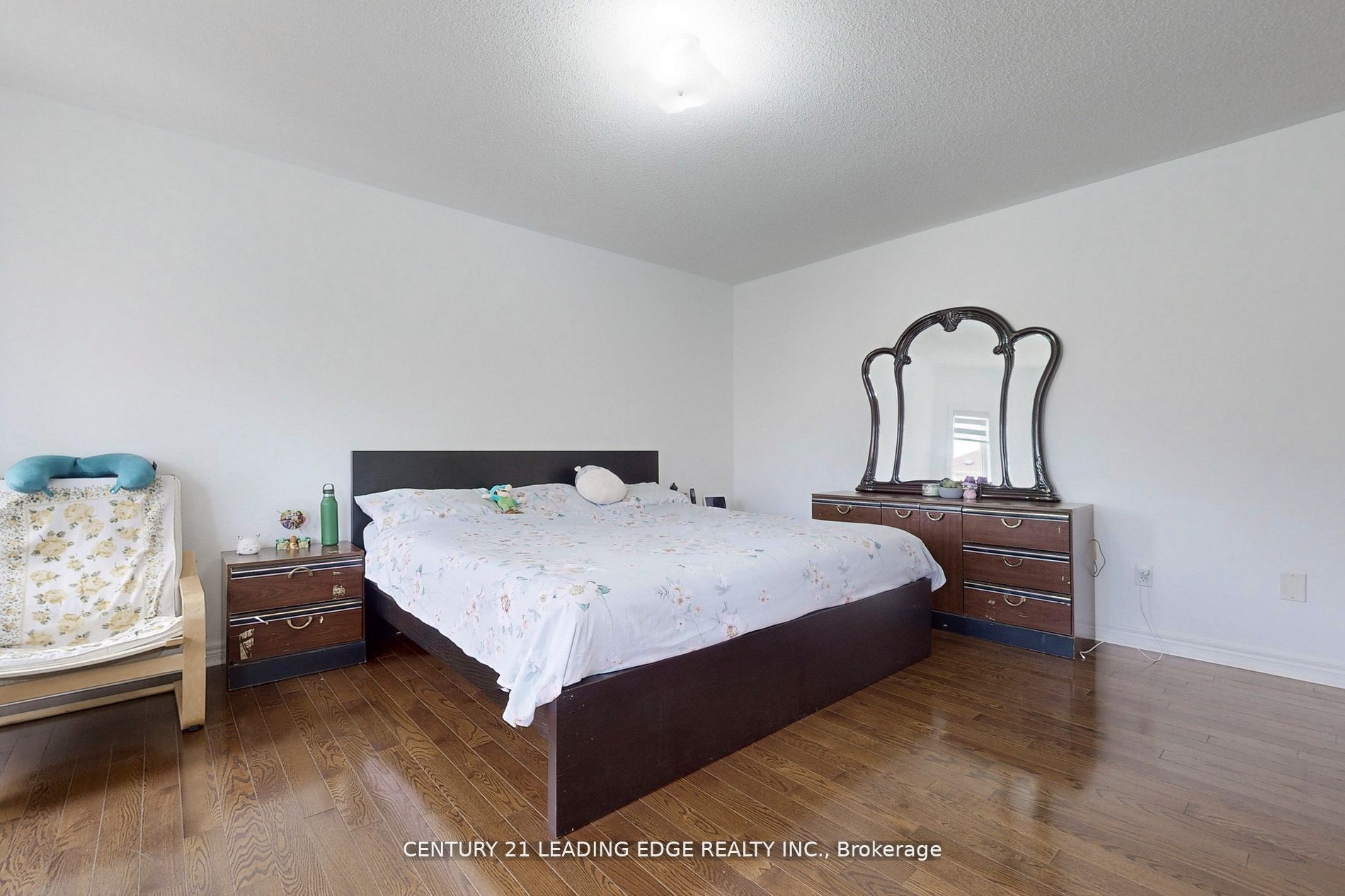 563 Highglen Ave