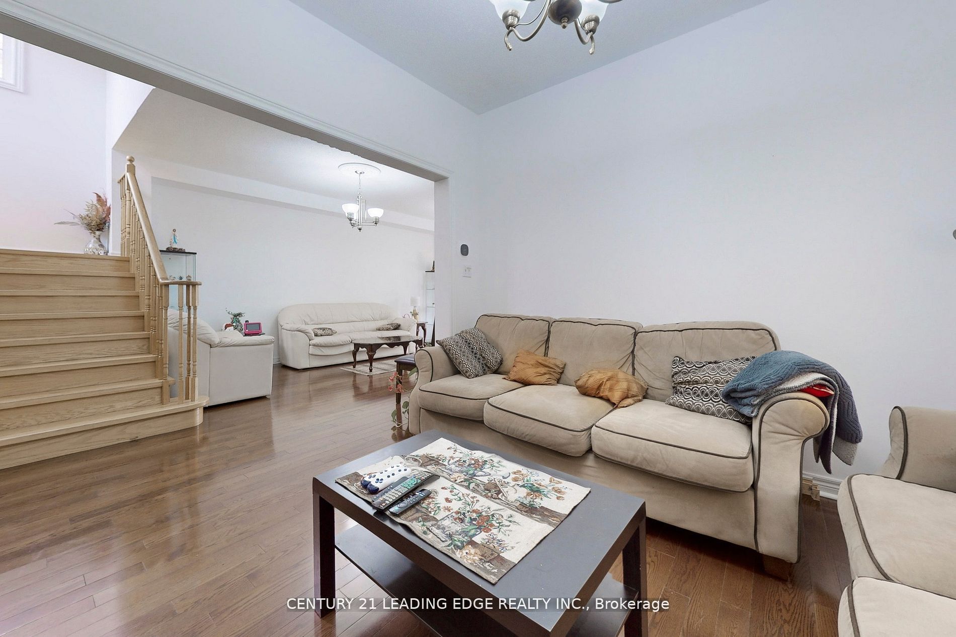 563 Highglen Ave