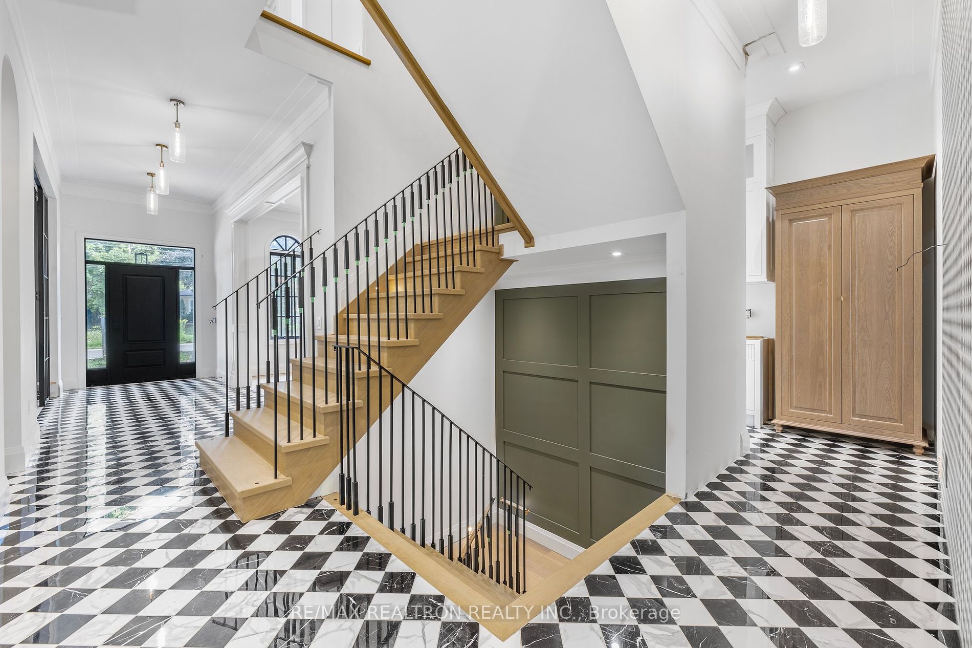 184 Richmond St
