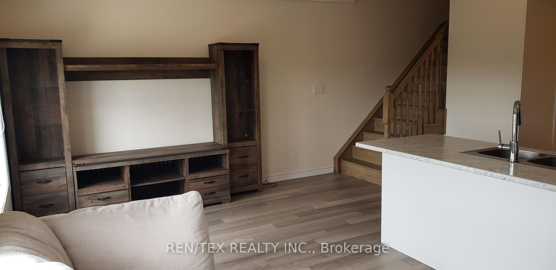 3865 Major Mackenzie Drive W, #211