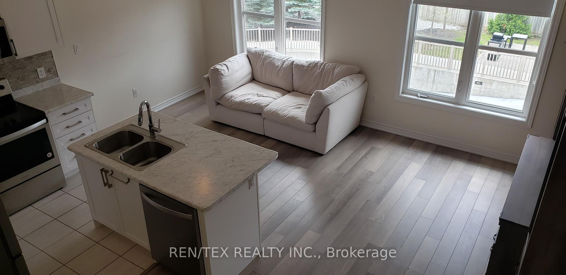 3865 Major Mackenzie Drive W, #211