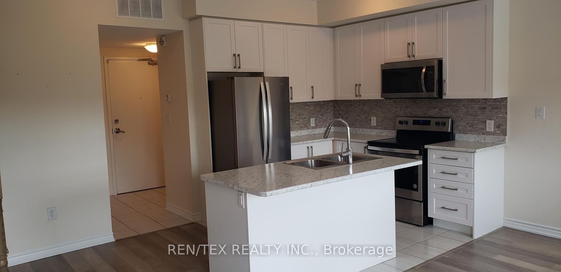 3865 Major Mackenzie Drive W, #211