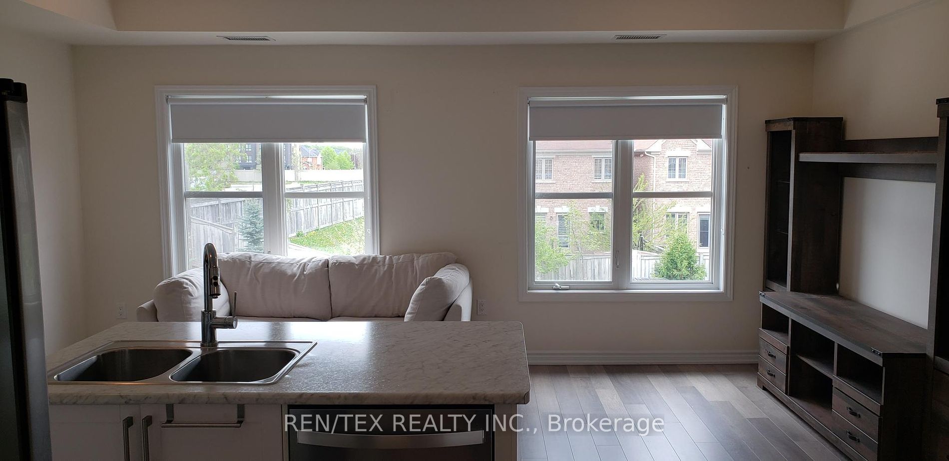3865 Major Mackenzie Drive W, #211