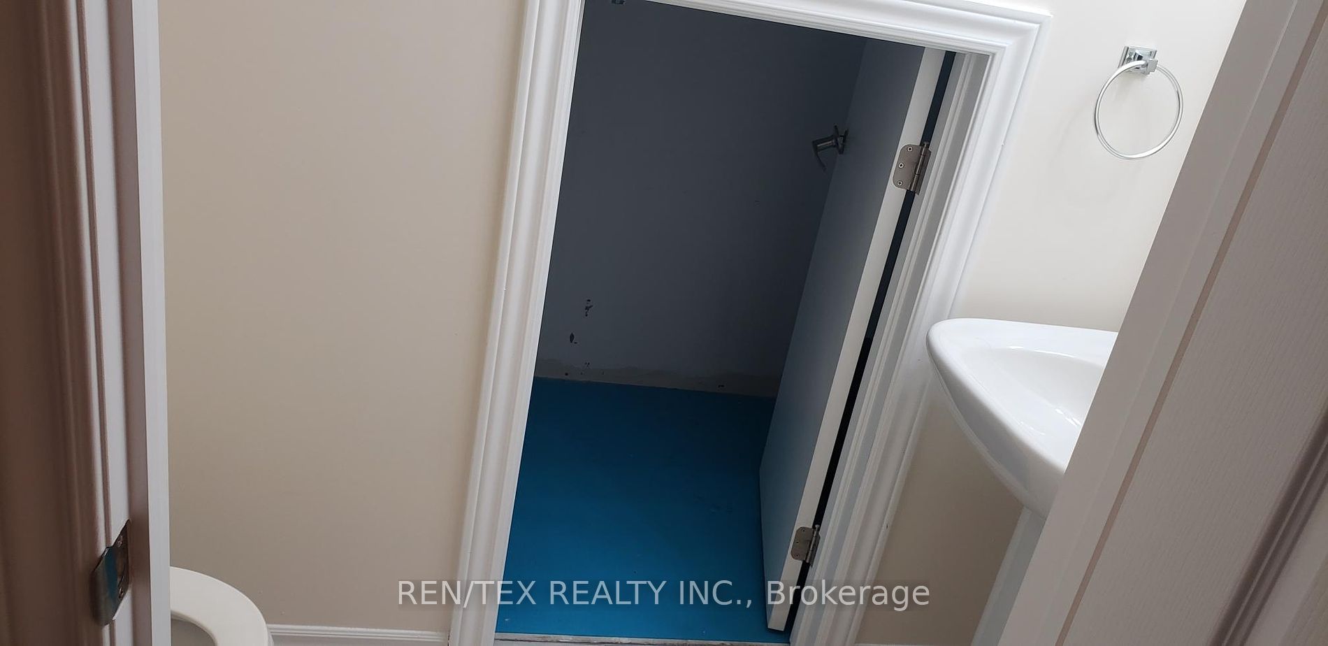 3865 Major Mackenzie Drive W, #211