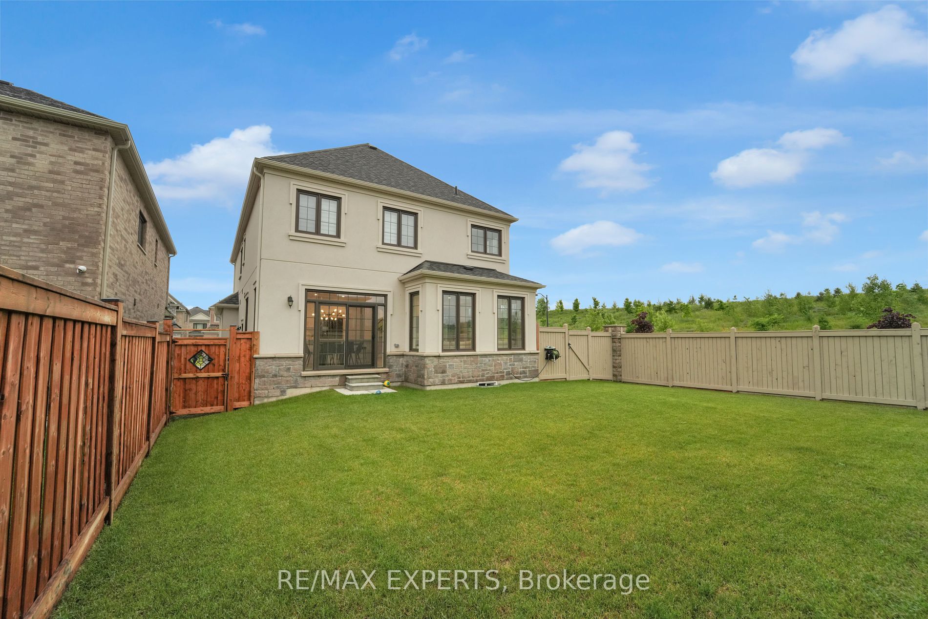 158 Scarlet Way