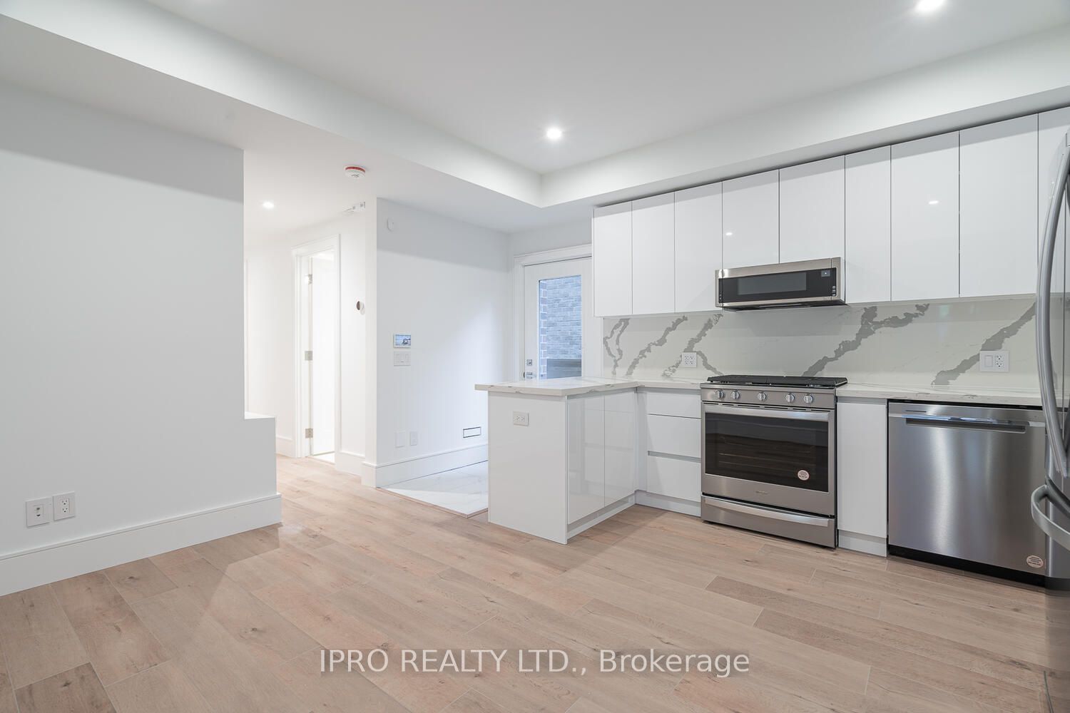 38 Mark St