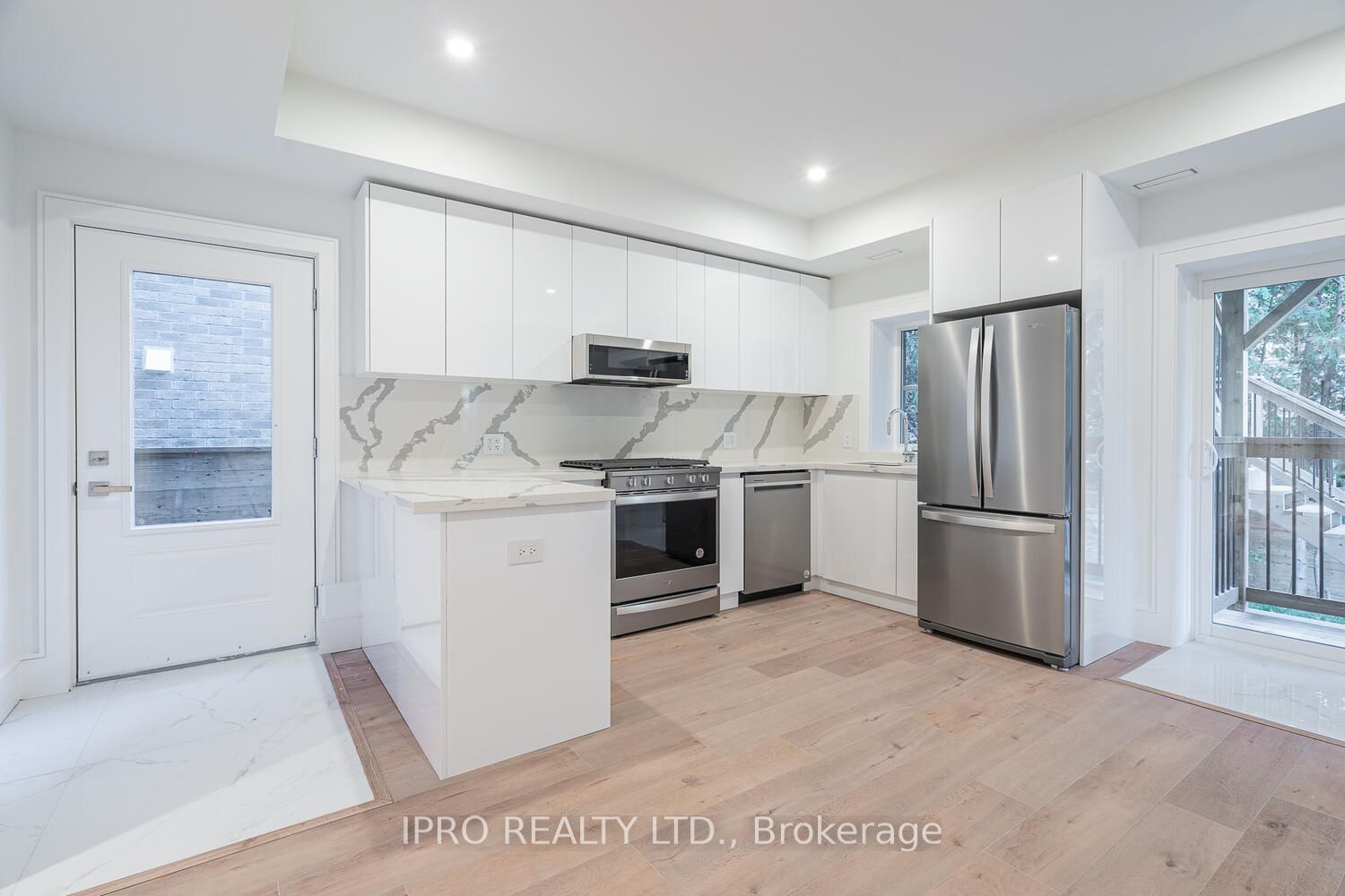 38 Mark St