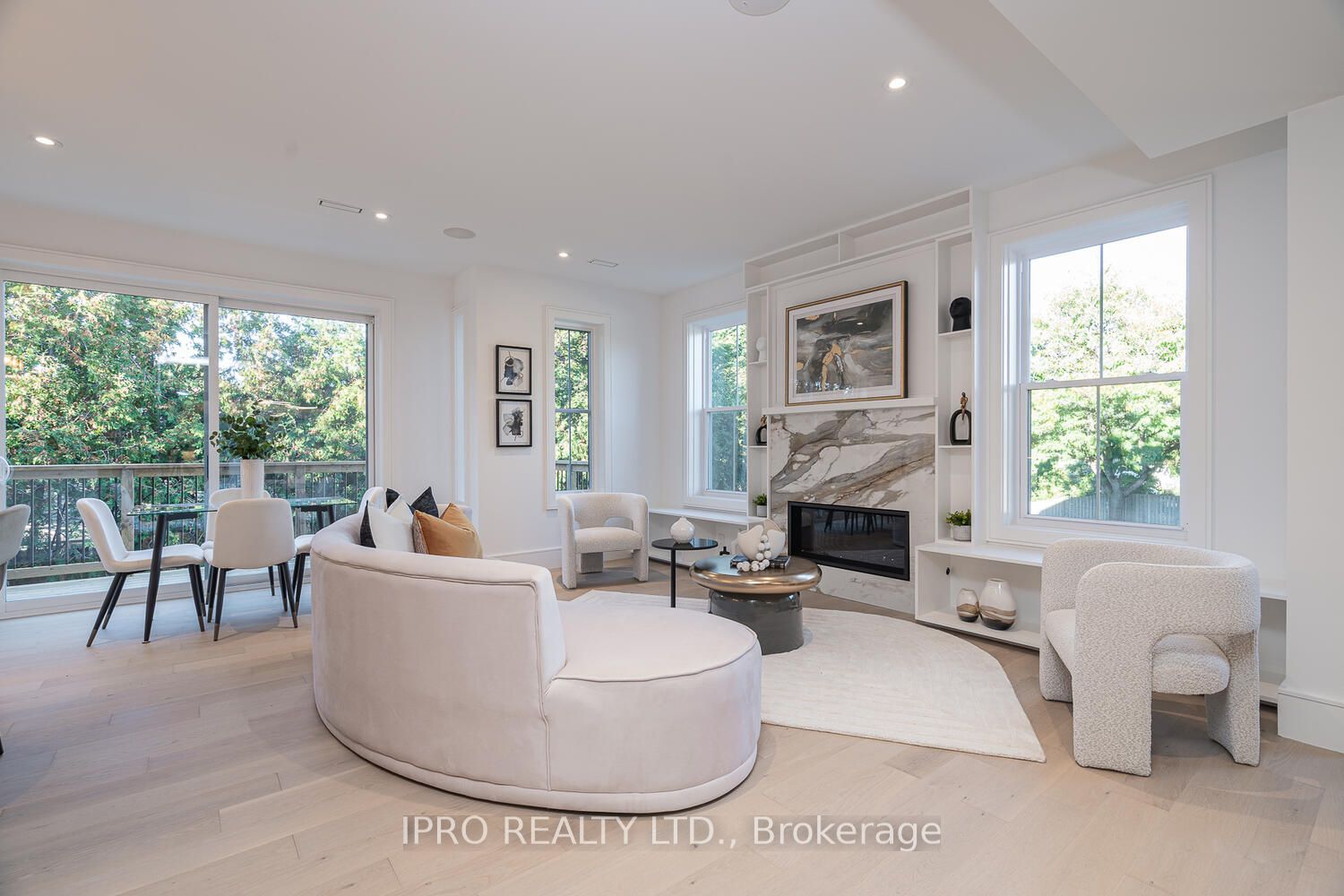38 Mark St