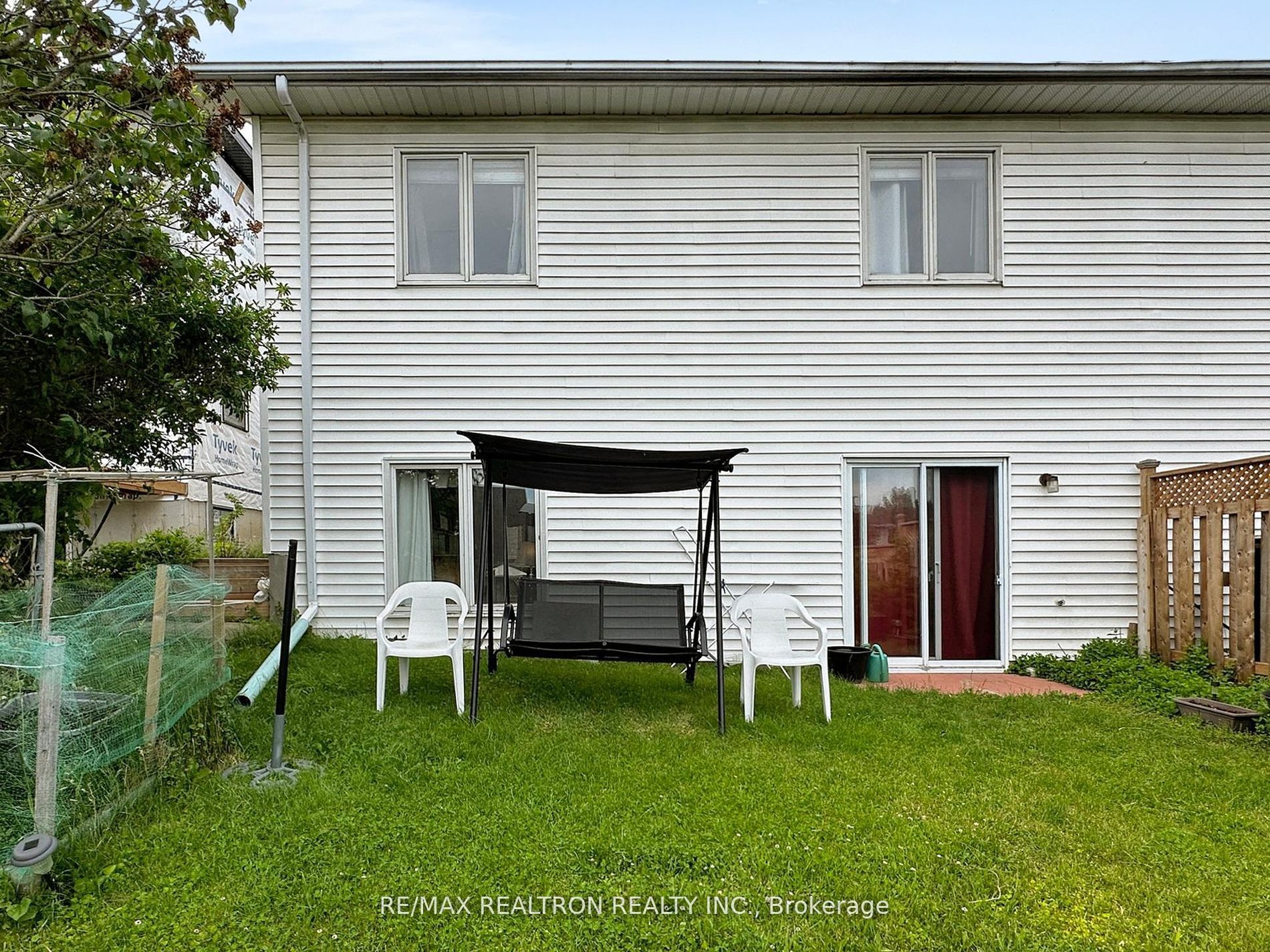 282B Brock Street W