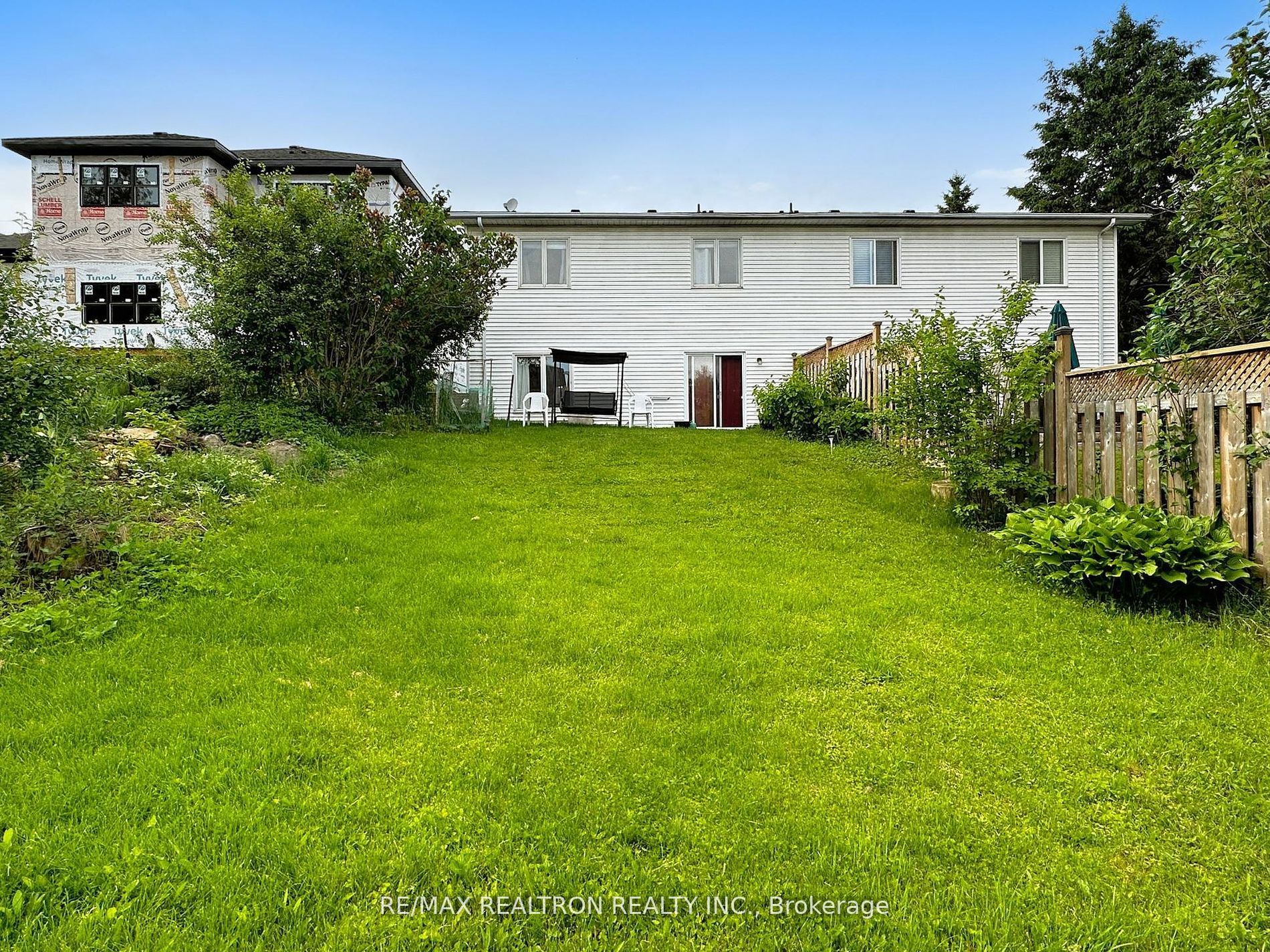 282B Brock Street W