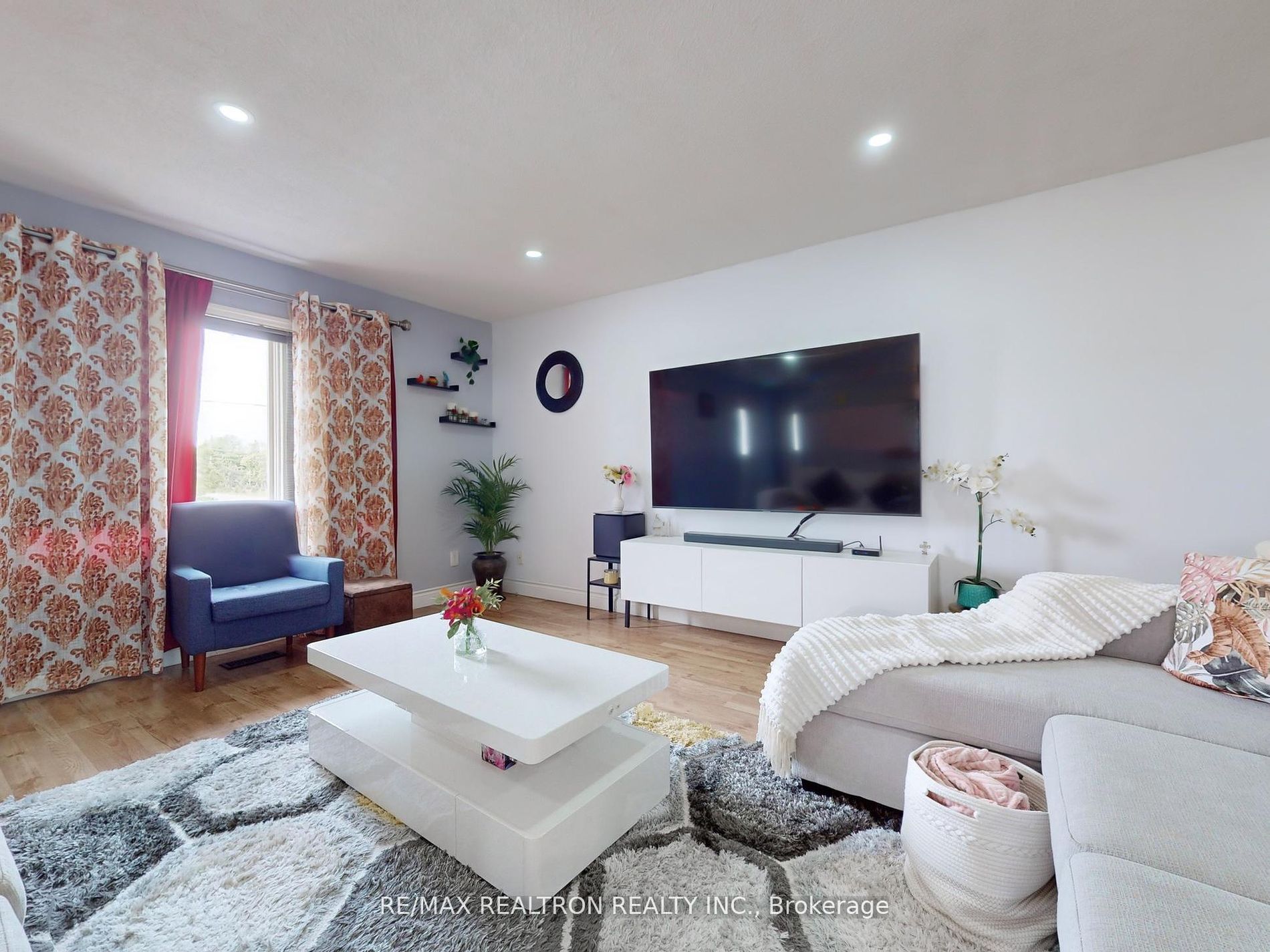 282B Brock Street W