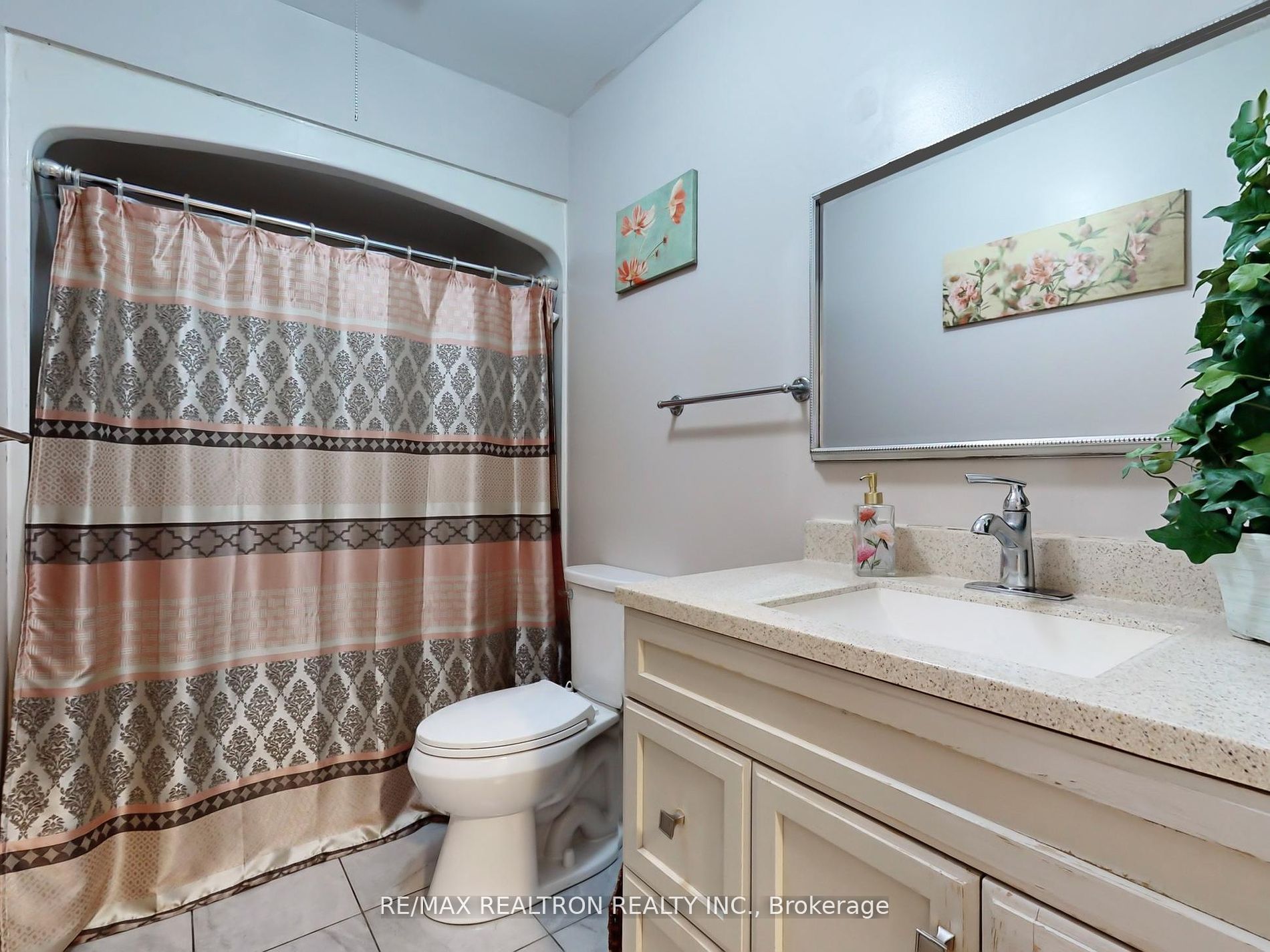 282B Brock Street W