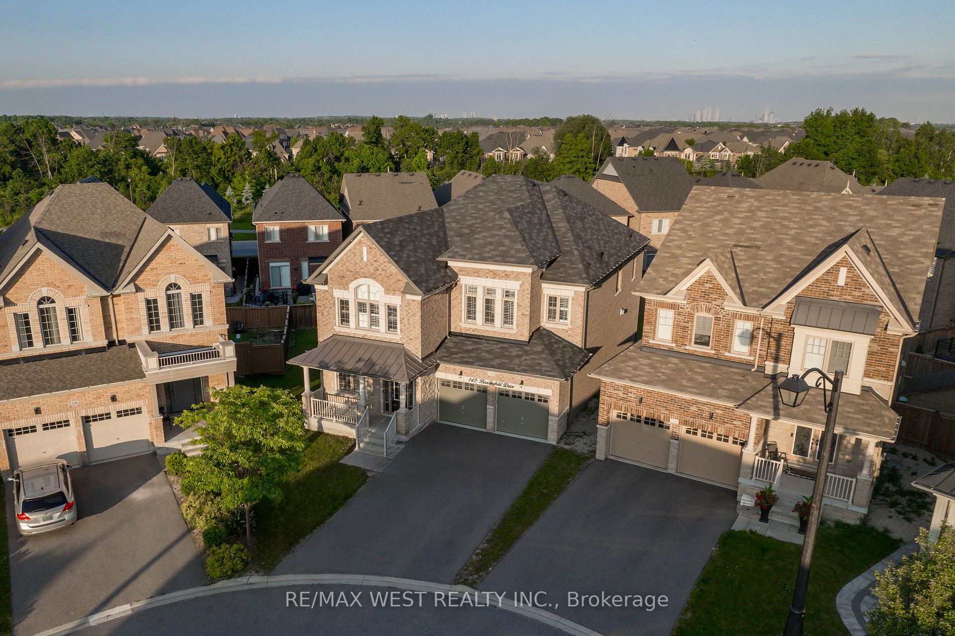 142 Beaconsfield Dr