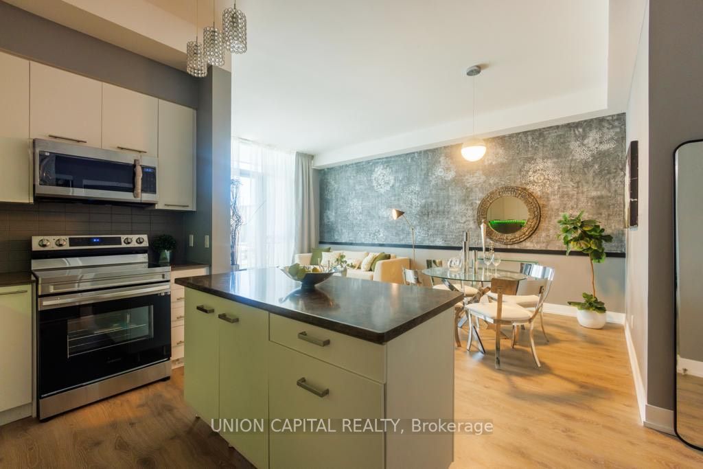 9471 Yonge Street, #213