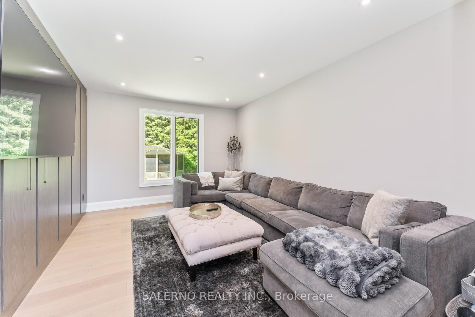290 Kingscross Drive