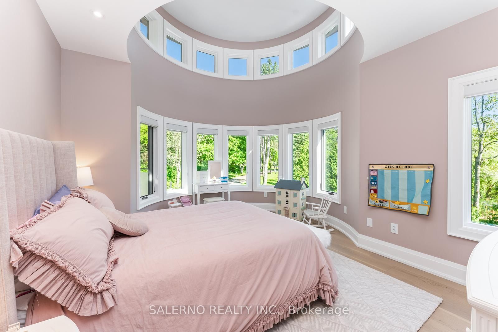 290 Kingscross Drive