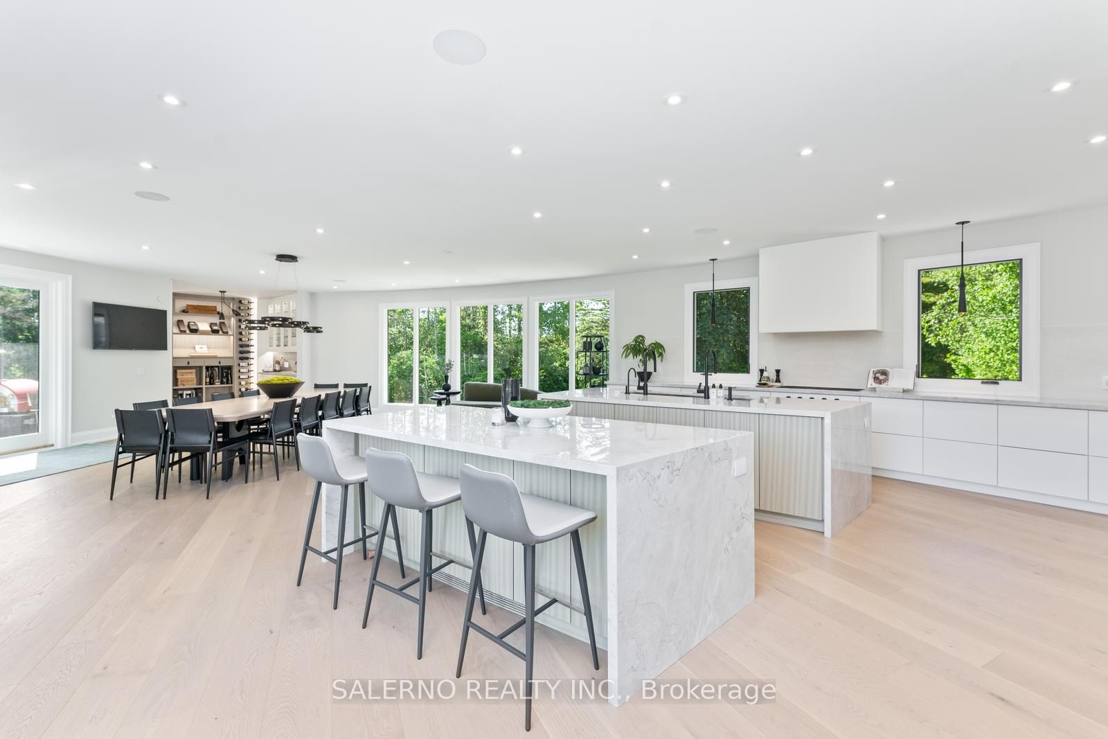 290 Kingscross Drive