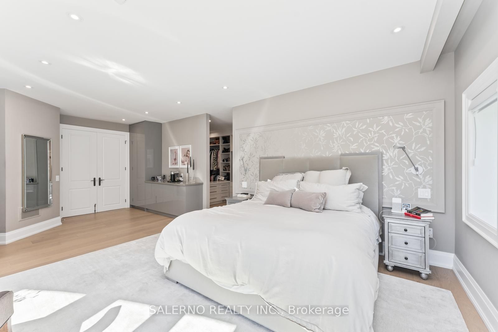 290 Kingscross Drive