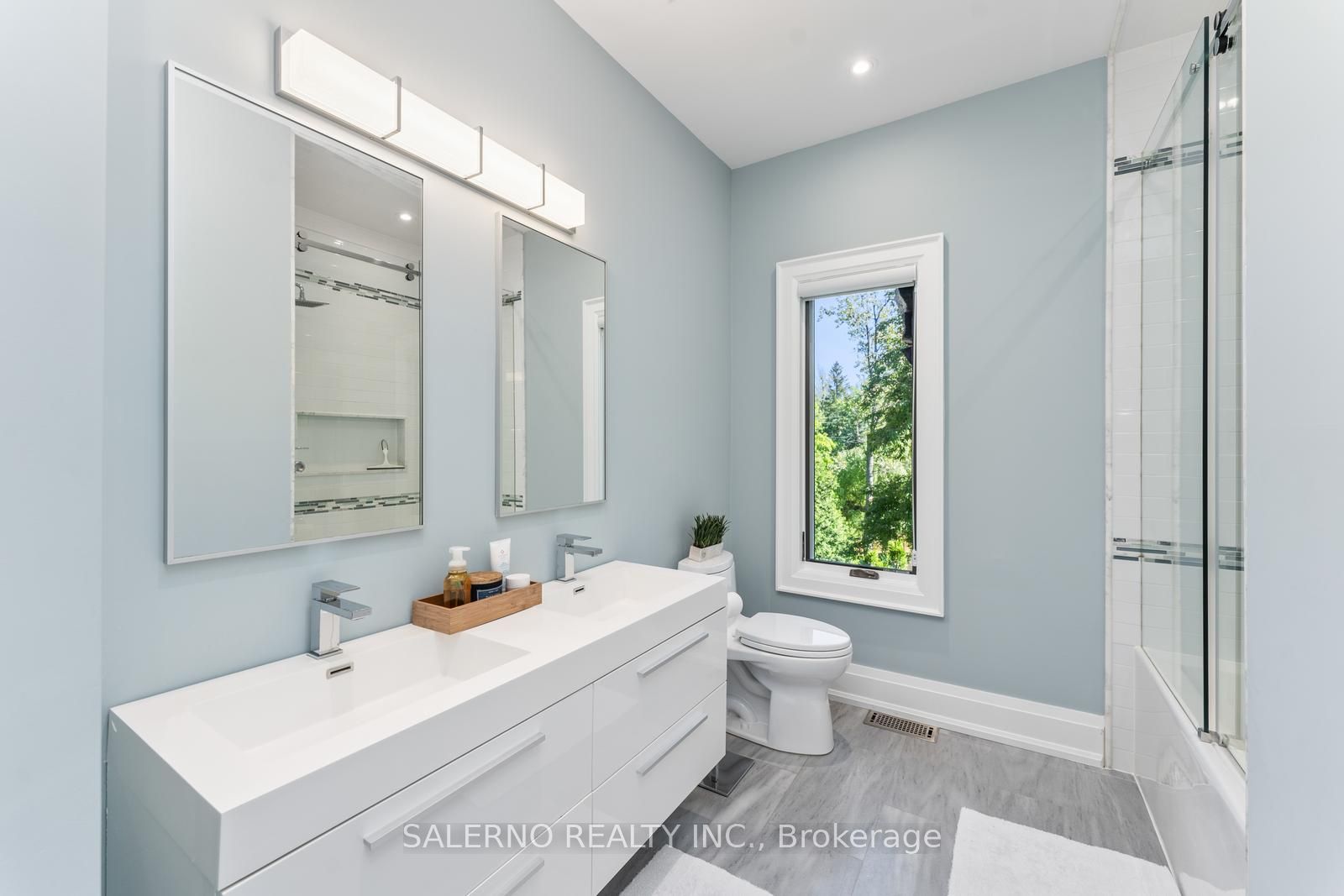 290 Kingscross Drive