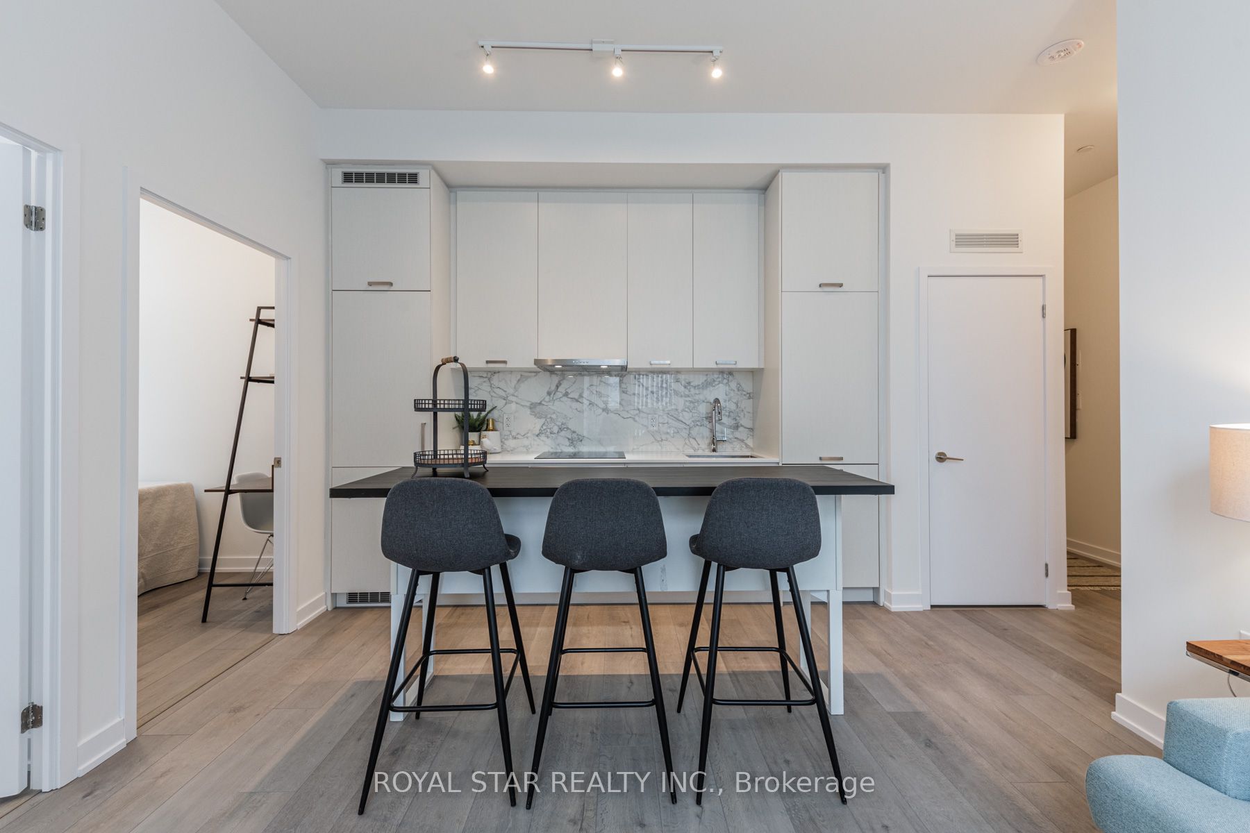 10 Honeycrisp Cres, #105