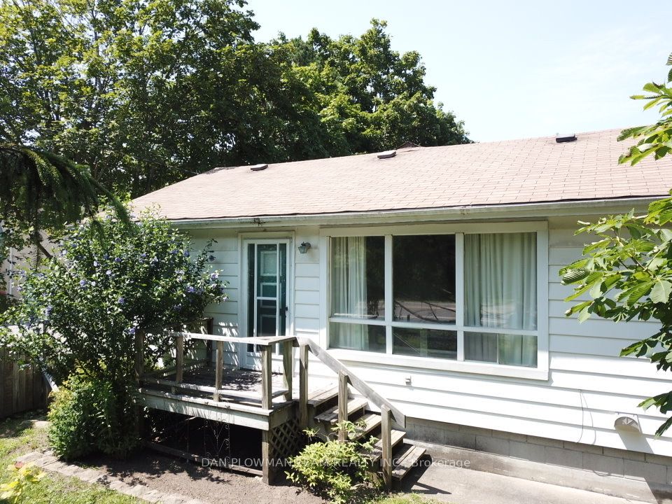 364 Queensville Sdrd W