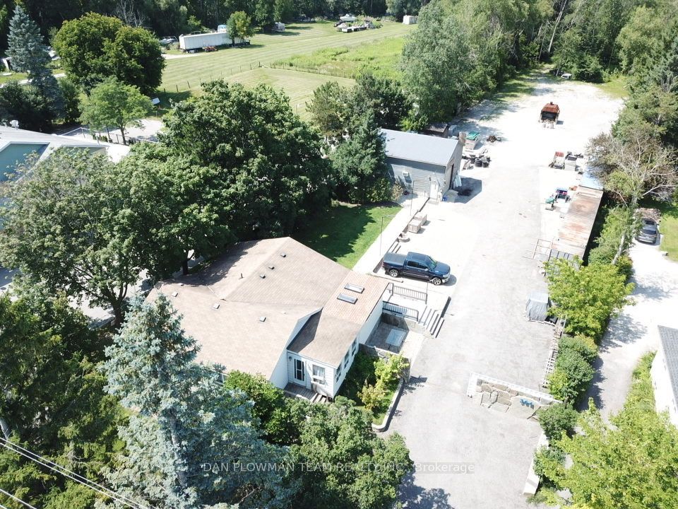 364 Queensville Sdrd W