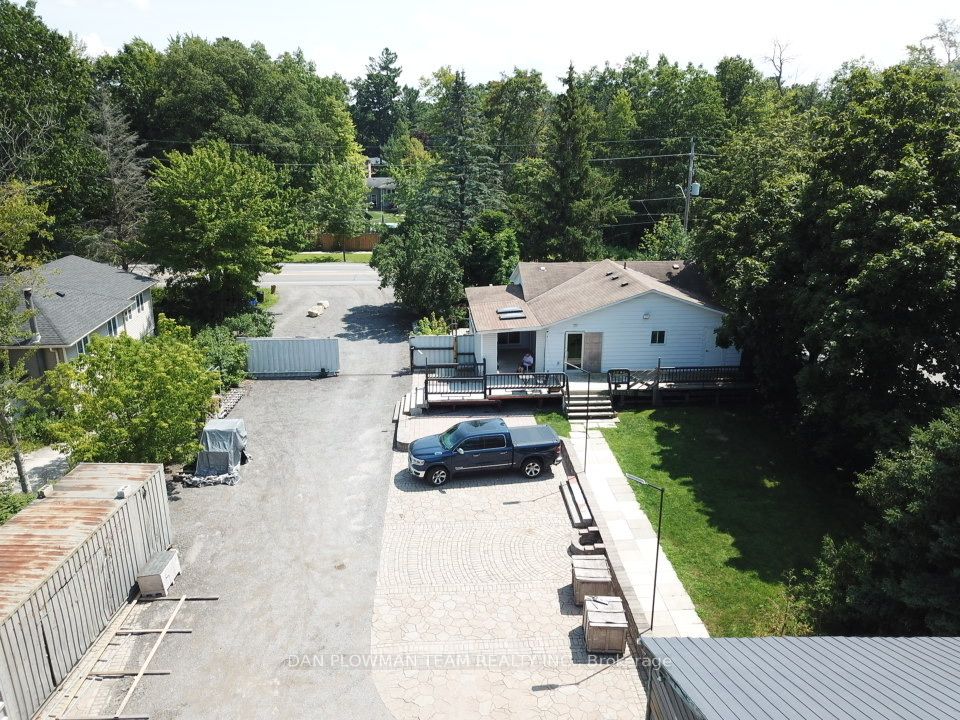 364 Queensville Sdrd W
