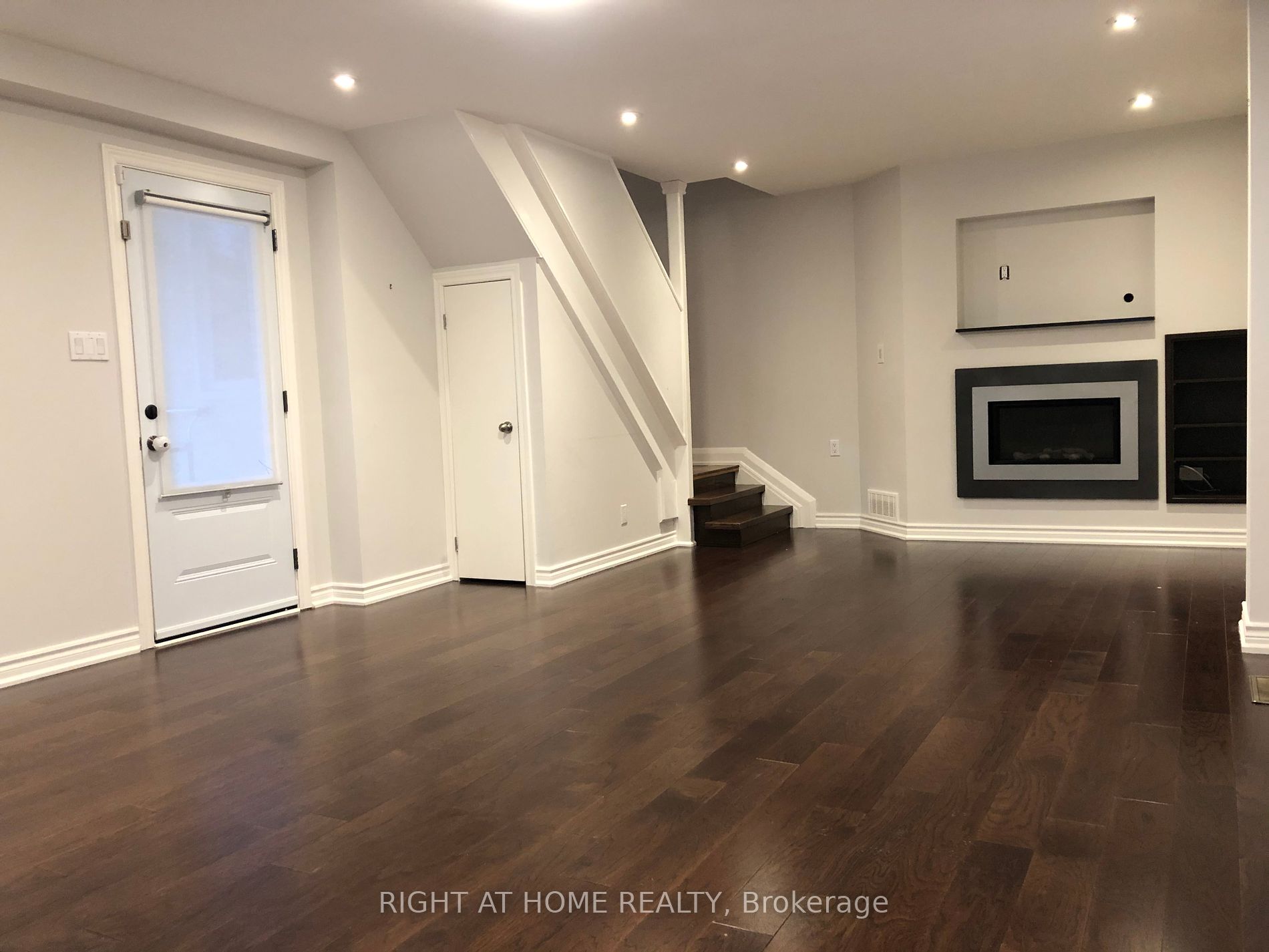 53 Peter St