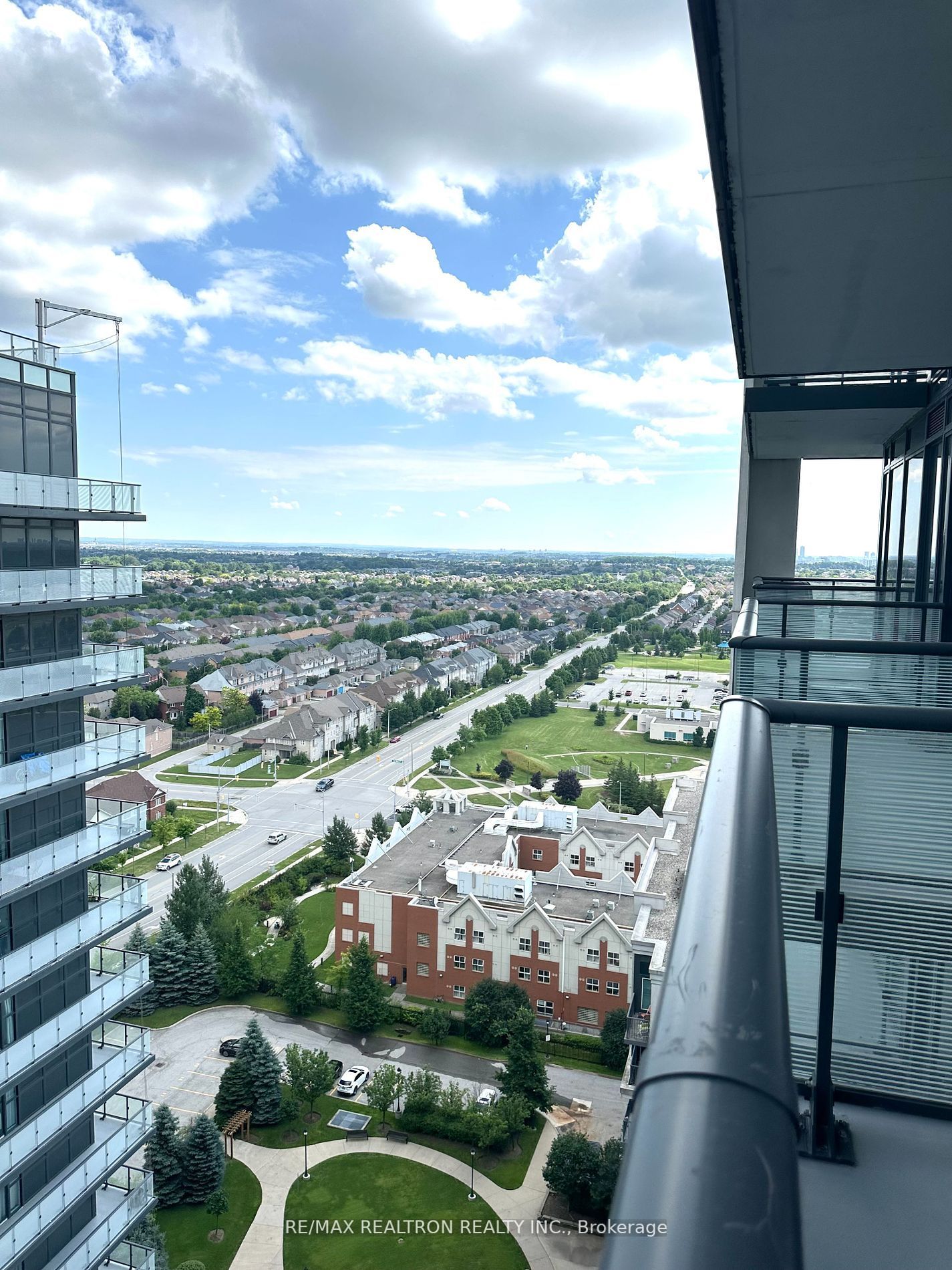 105 Oneida Crescent, #1904