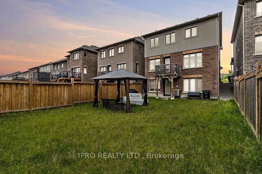 26 Willoughby Way S