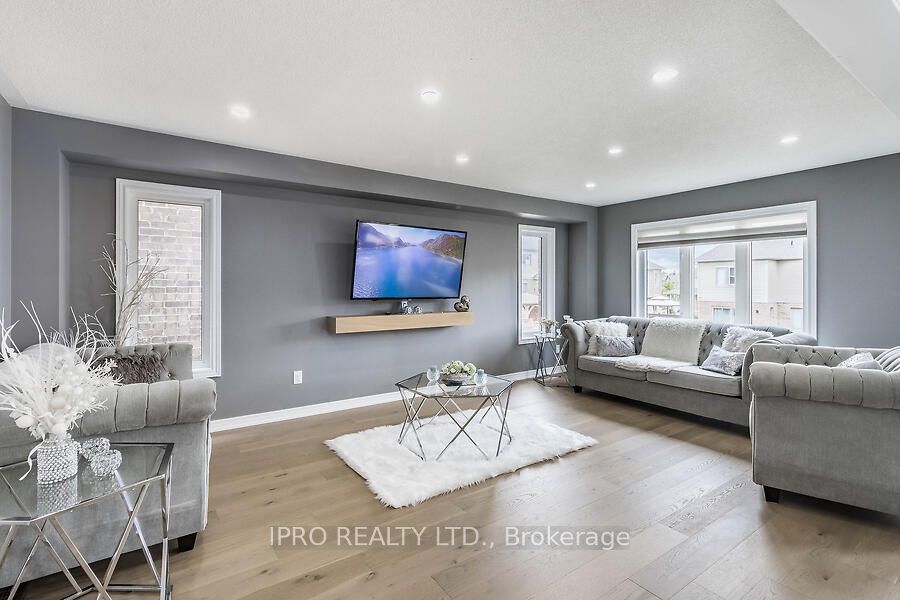 26 Willoughby Way S
