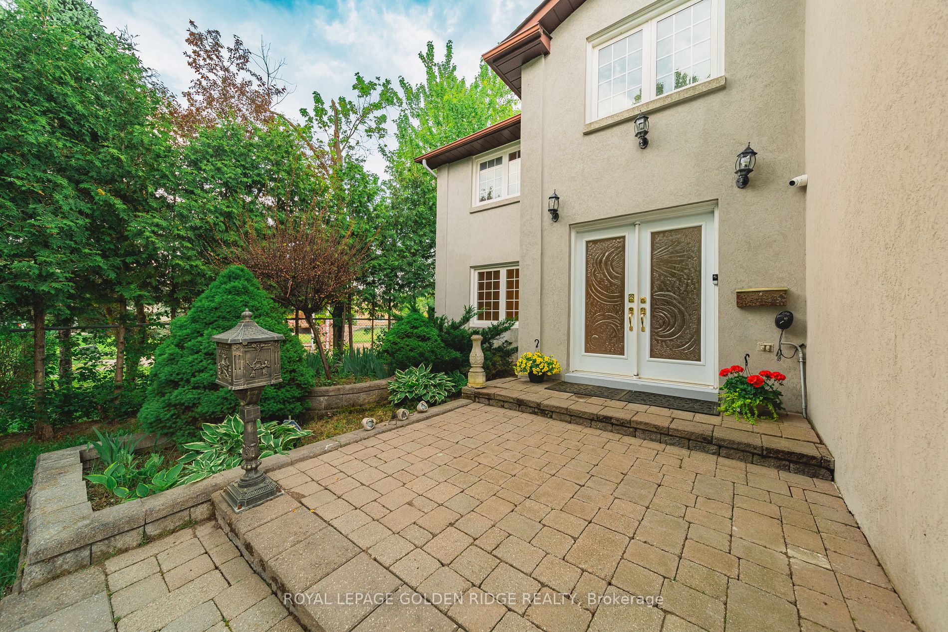 151 Old Surrey Lane