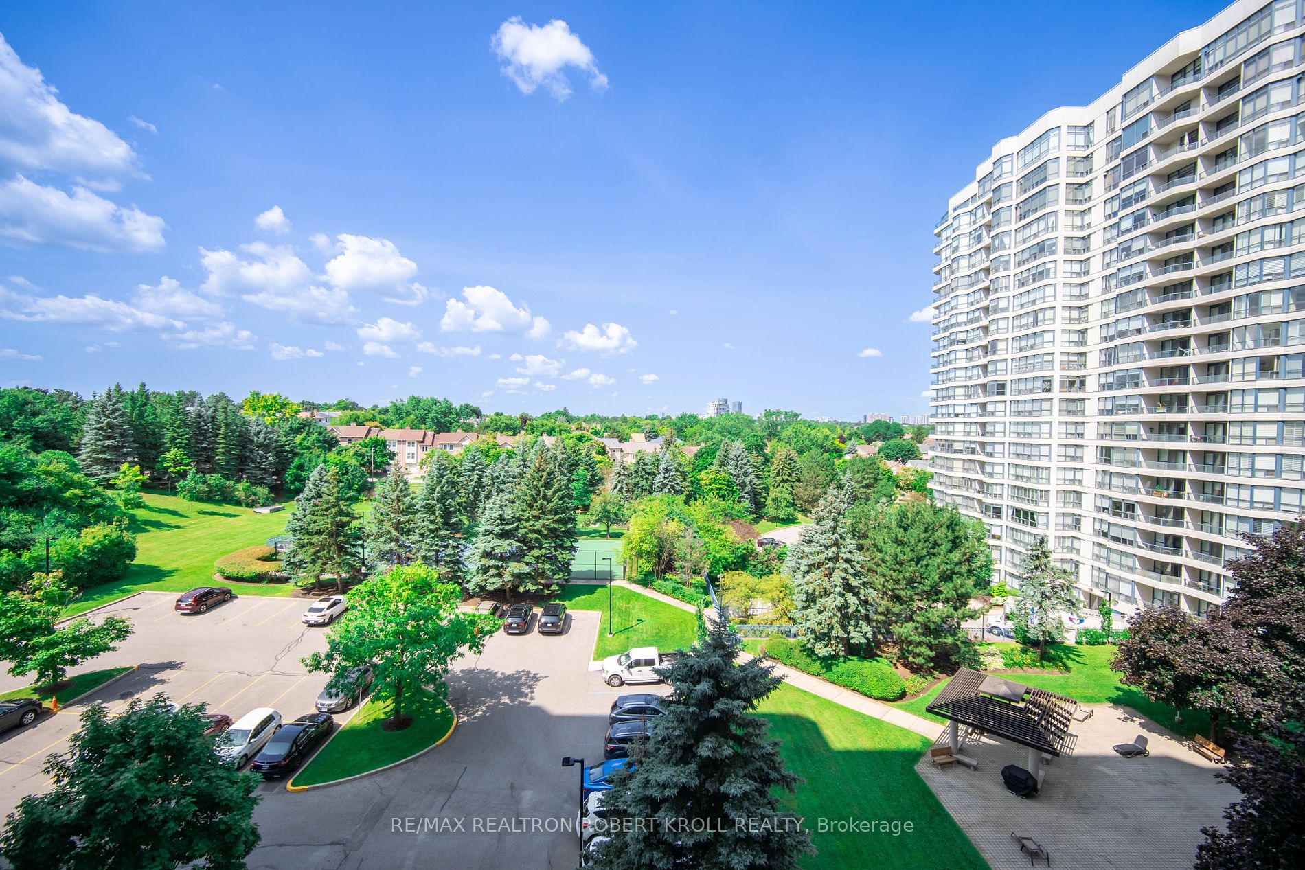 7300 Yonge St, #701