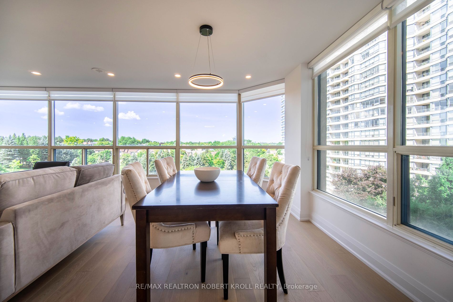 7300 Yonge St, #701