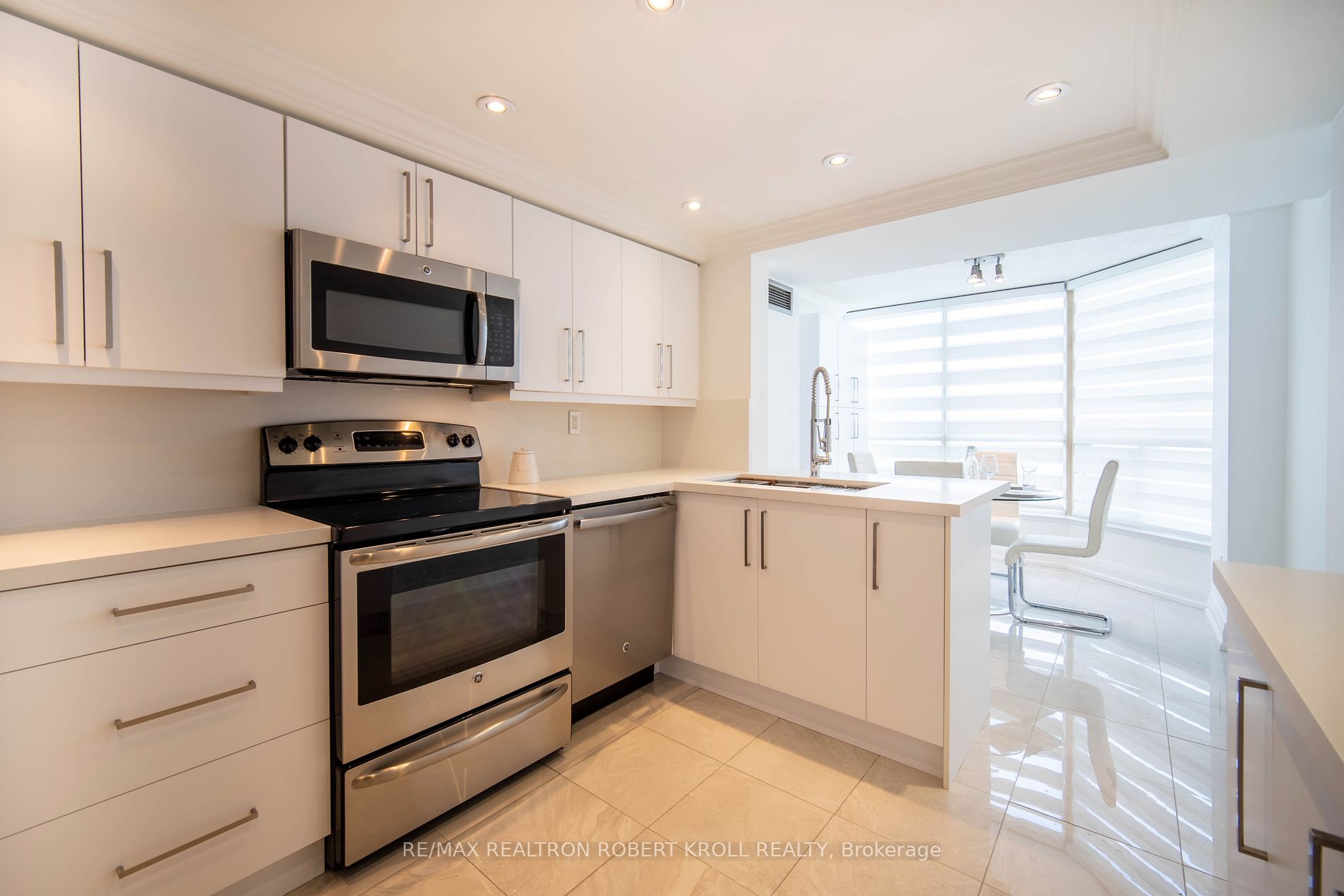 7300 Yonge St, #701