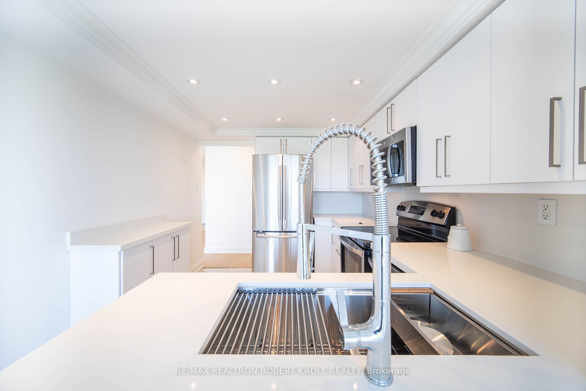 7300 Yonge St, #701