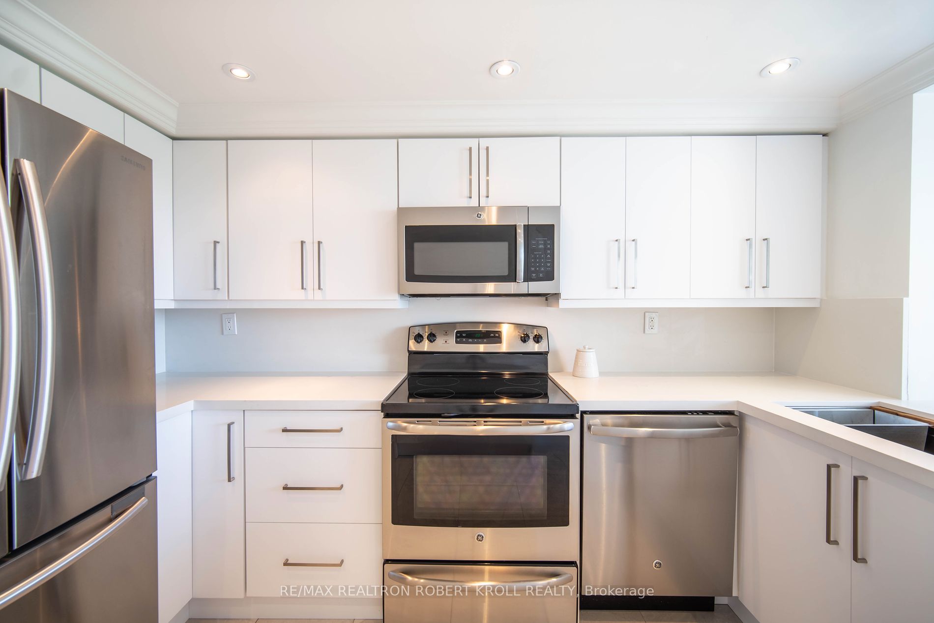 7300 Yonge St, #701