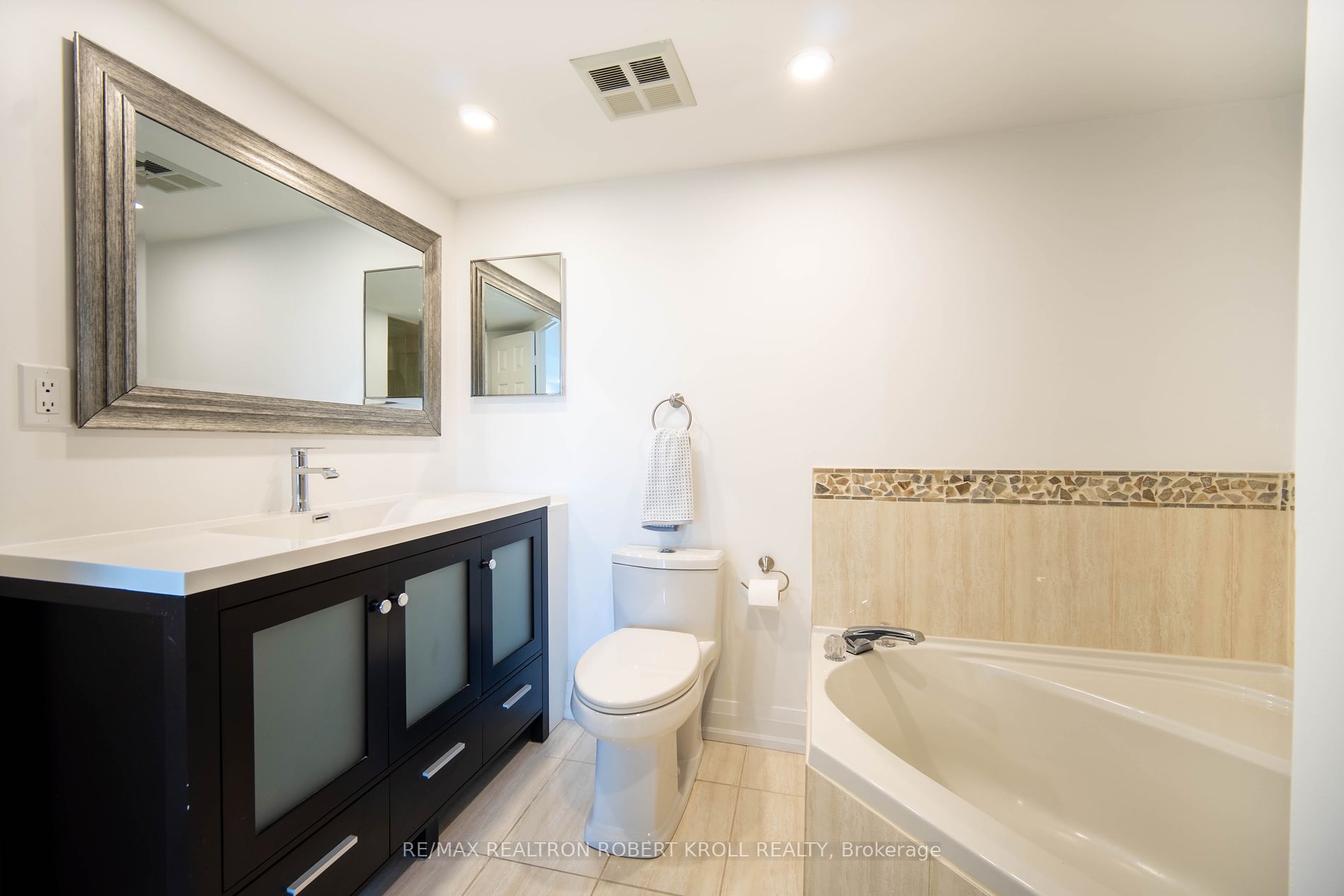 7300 Yonge St, #701