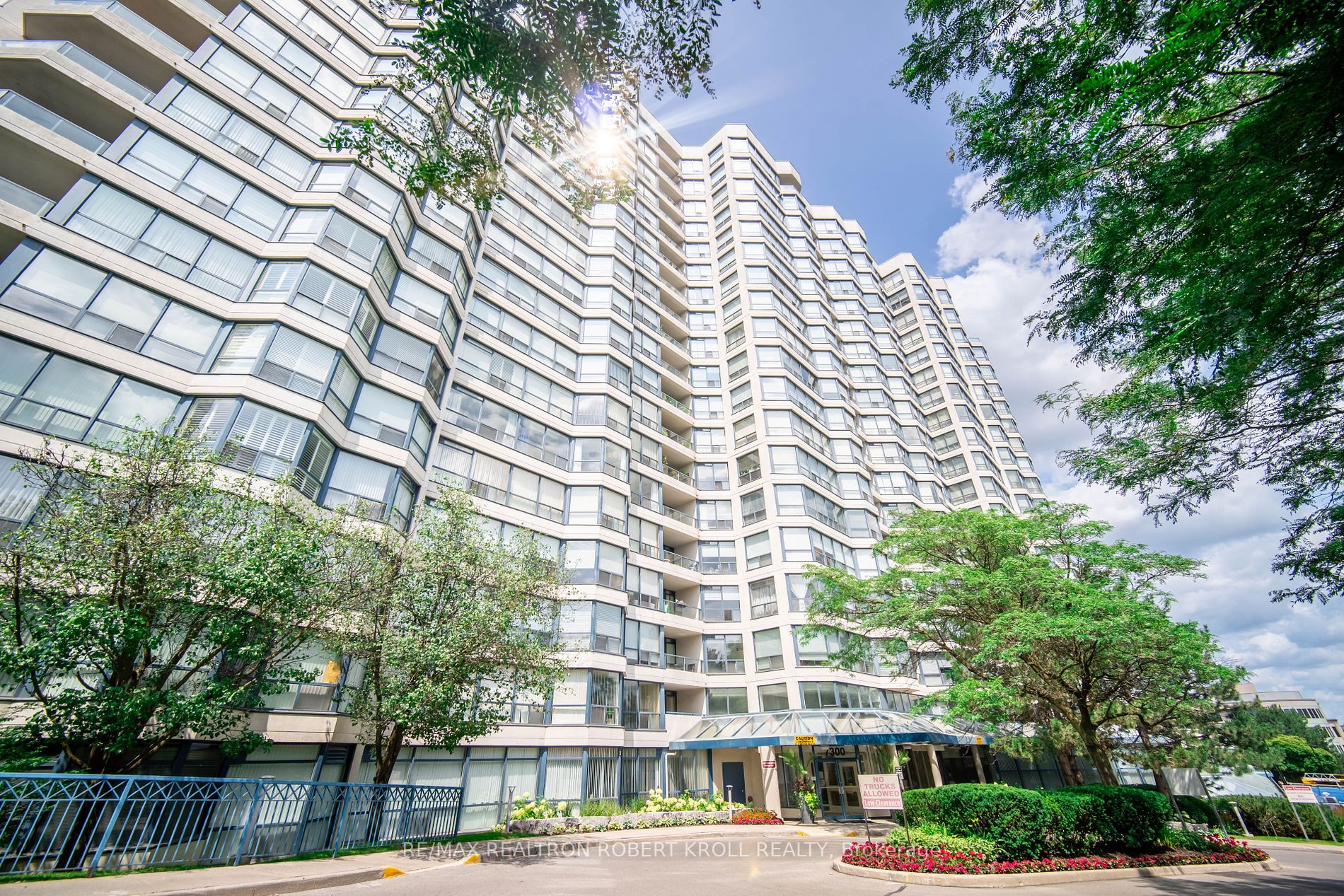 7300 Yonge St, #701